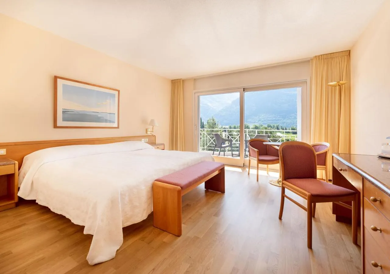 Photo of the whole room, Bed in Hôtel des Bains de Saillon