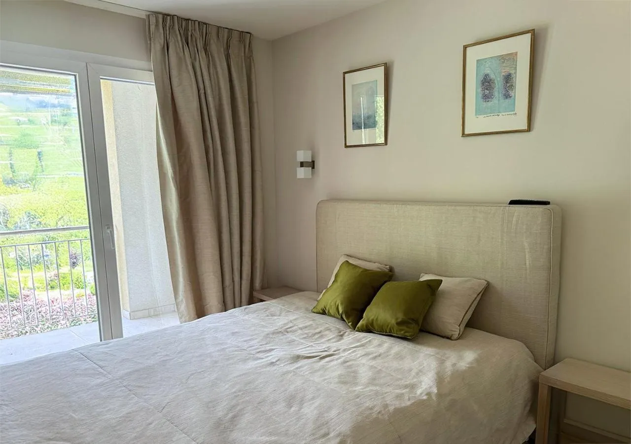 Bedroom, Bed in Hôtel des Bains de Saillon