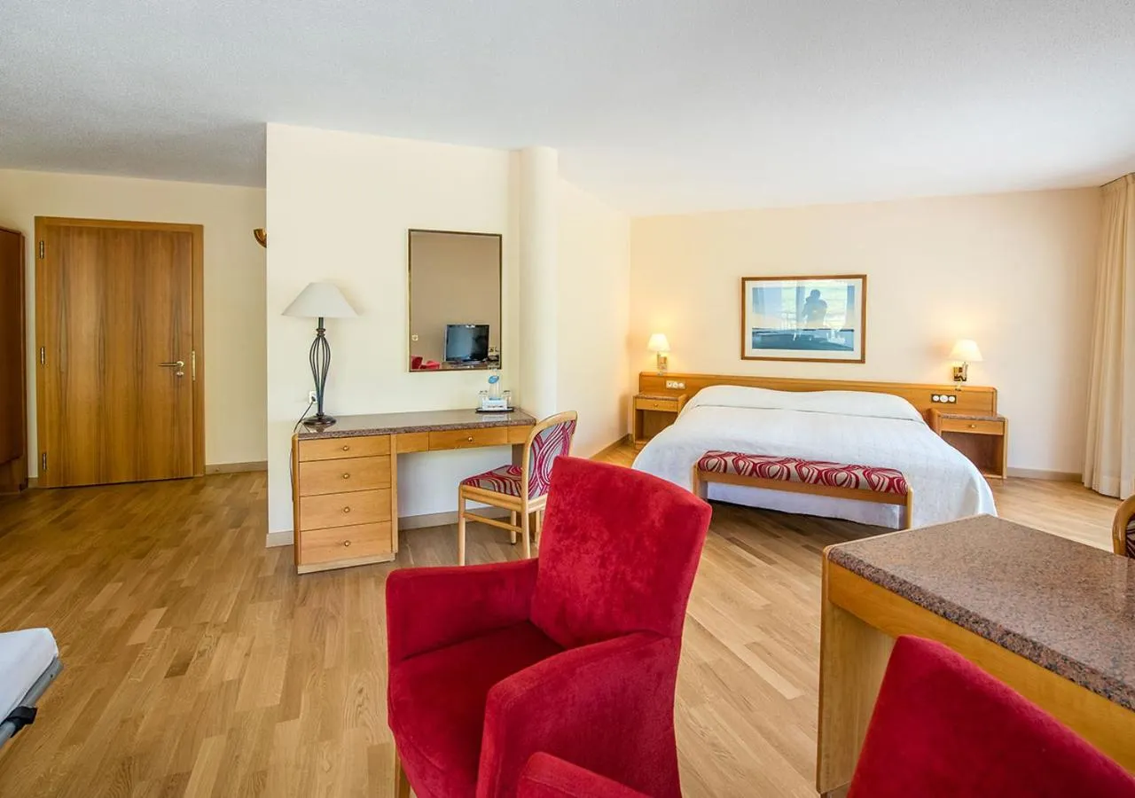 Bedroom, Bed in Hôtel des Bains de Saillon