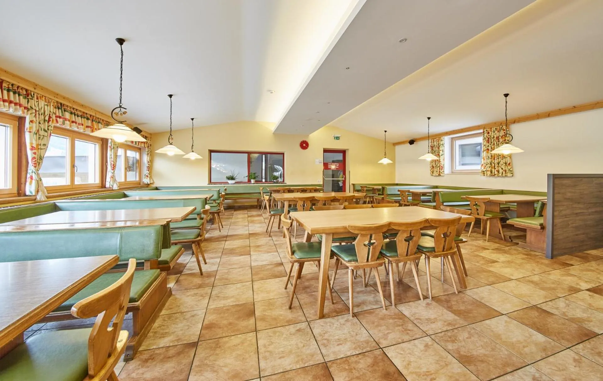 Restaurant/places to eat in Am Mitteregghof