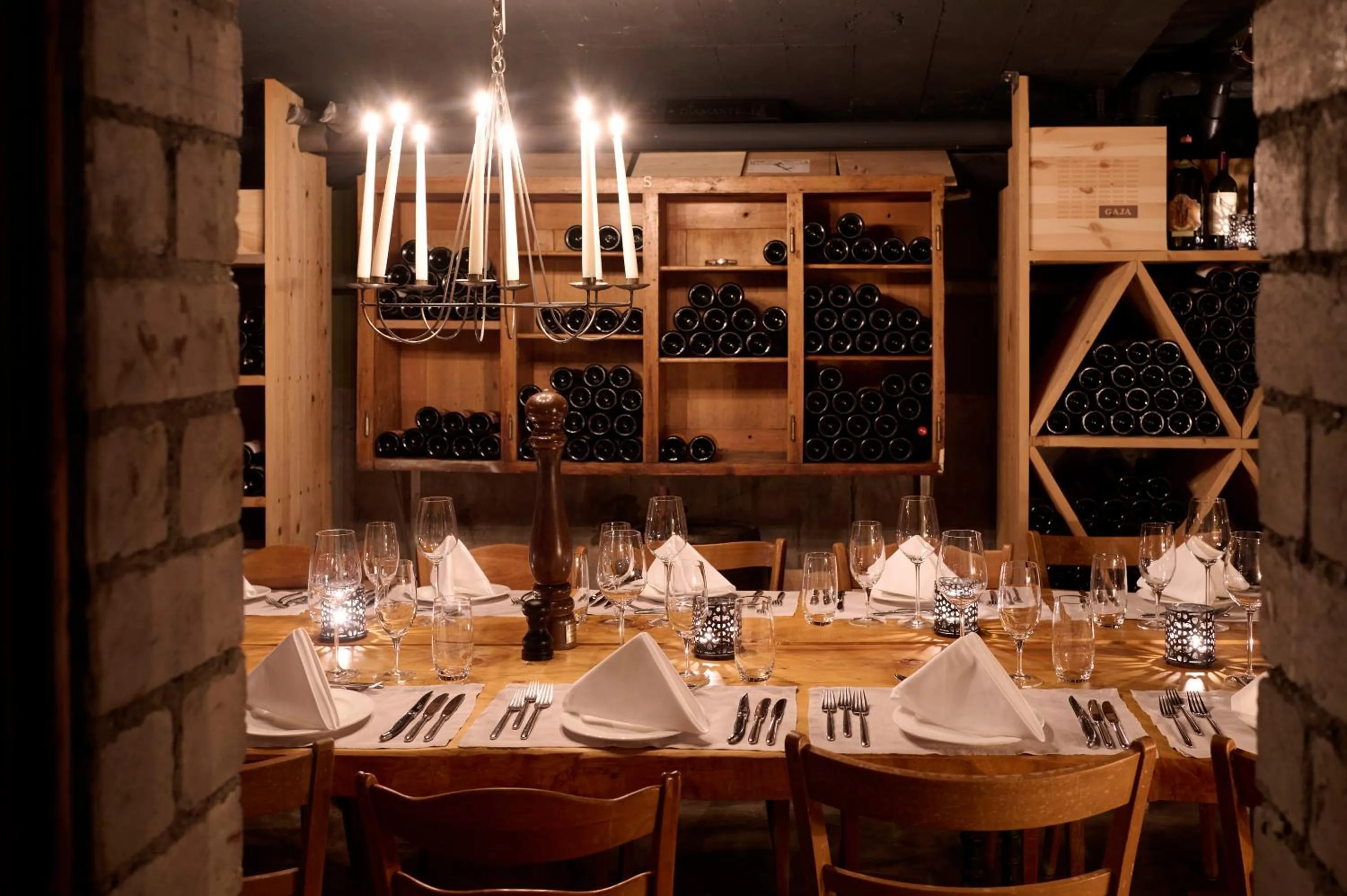 Restaurant/places to eat in Hotel Continental Park