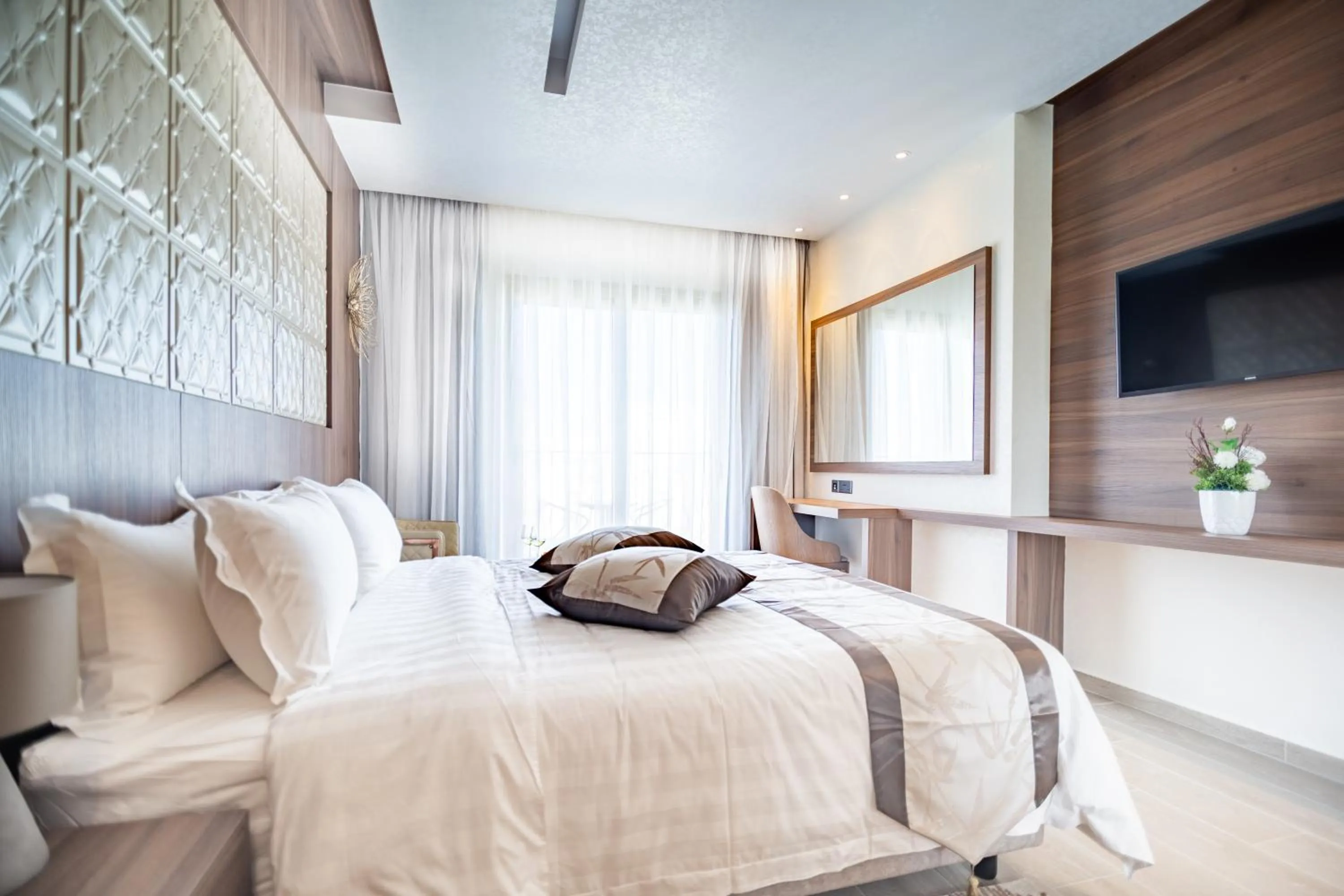 Bedroom, Bed in Leonardo Boutique Hotel Larnaca