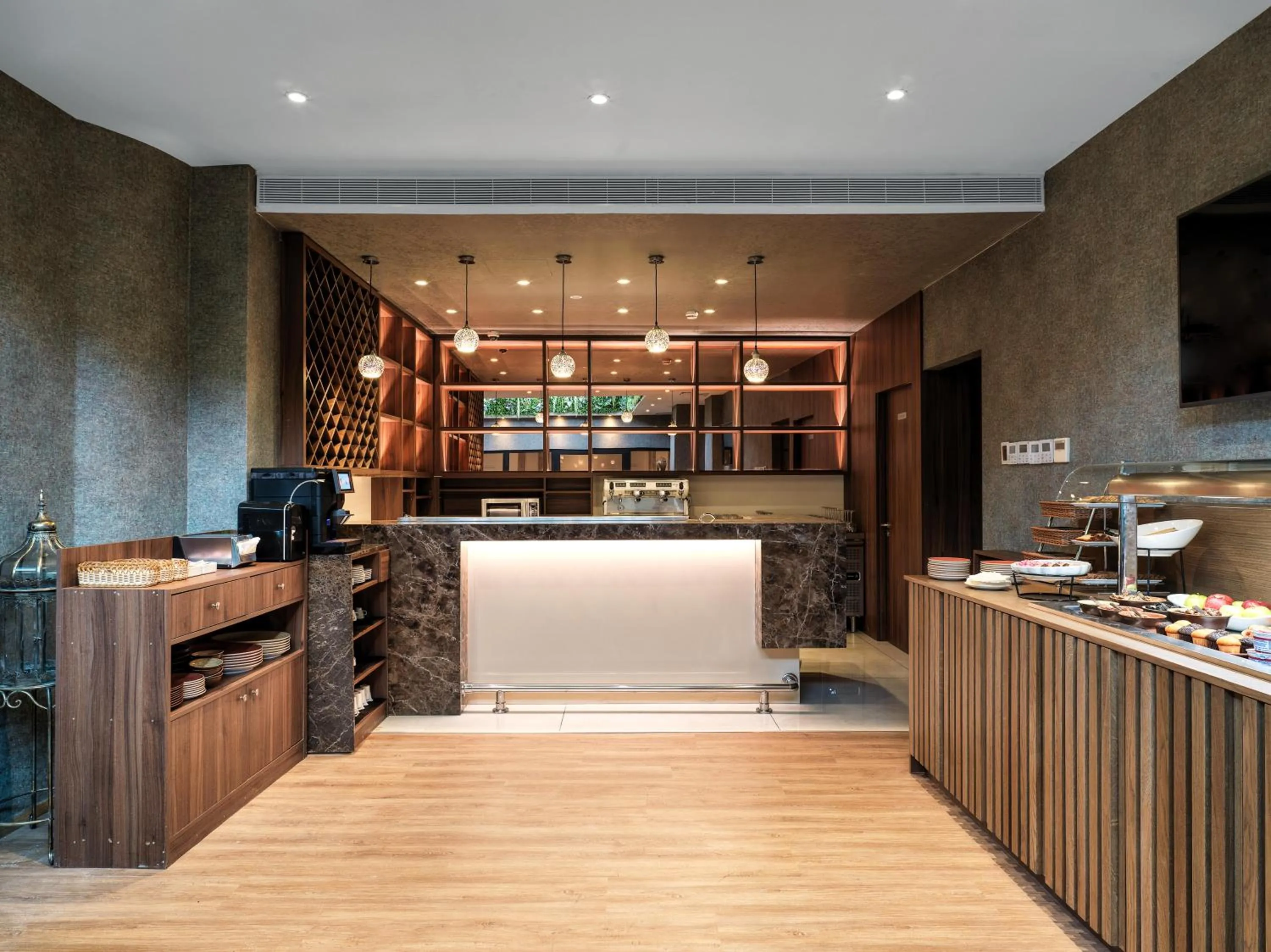 Restaurant/places to eat in Leonardo Boutique Hotel Larnaca