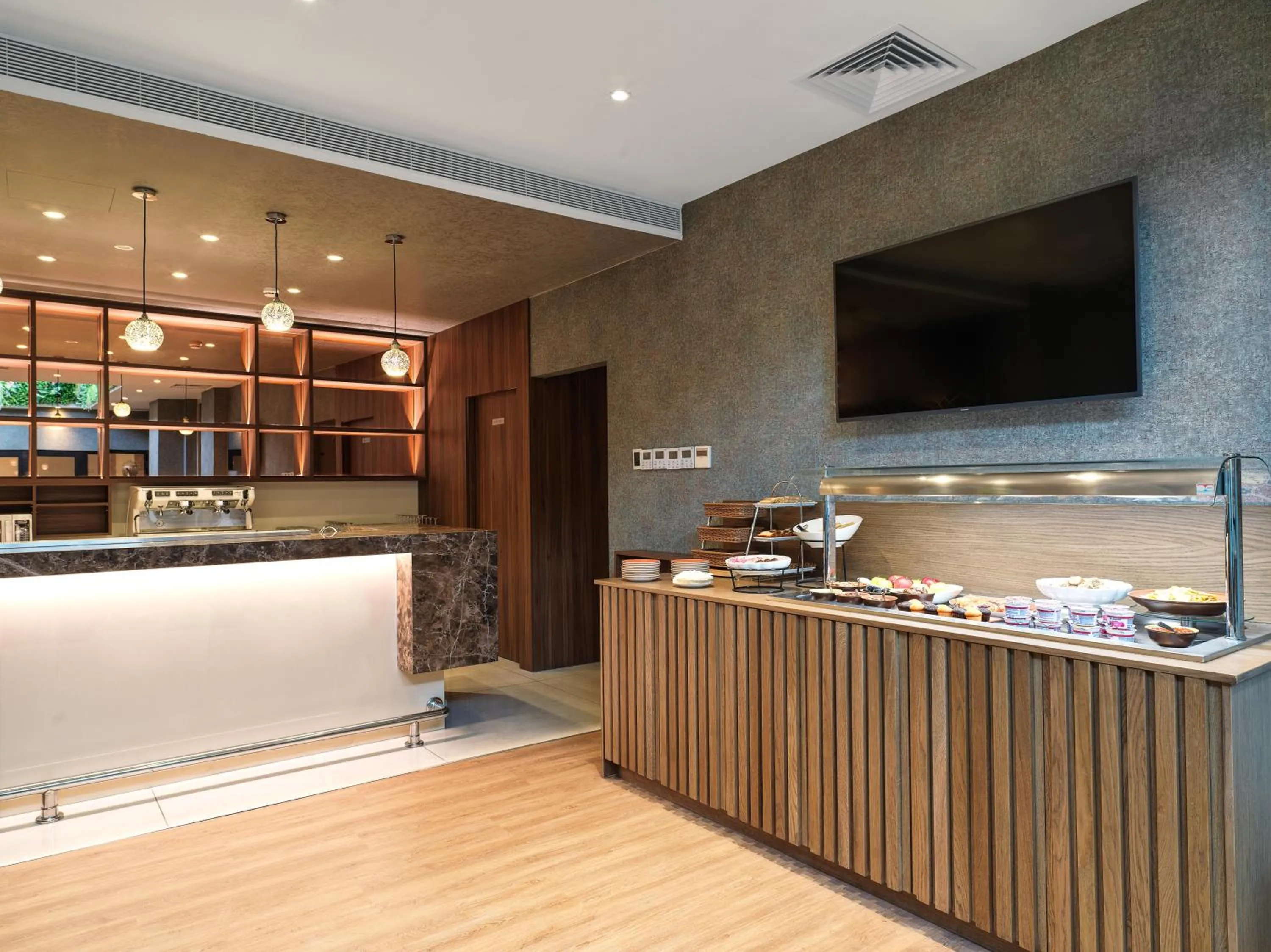 Restaurant/places to eat in Leonardo Boutique Hotel Larnaca