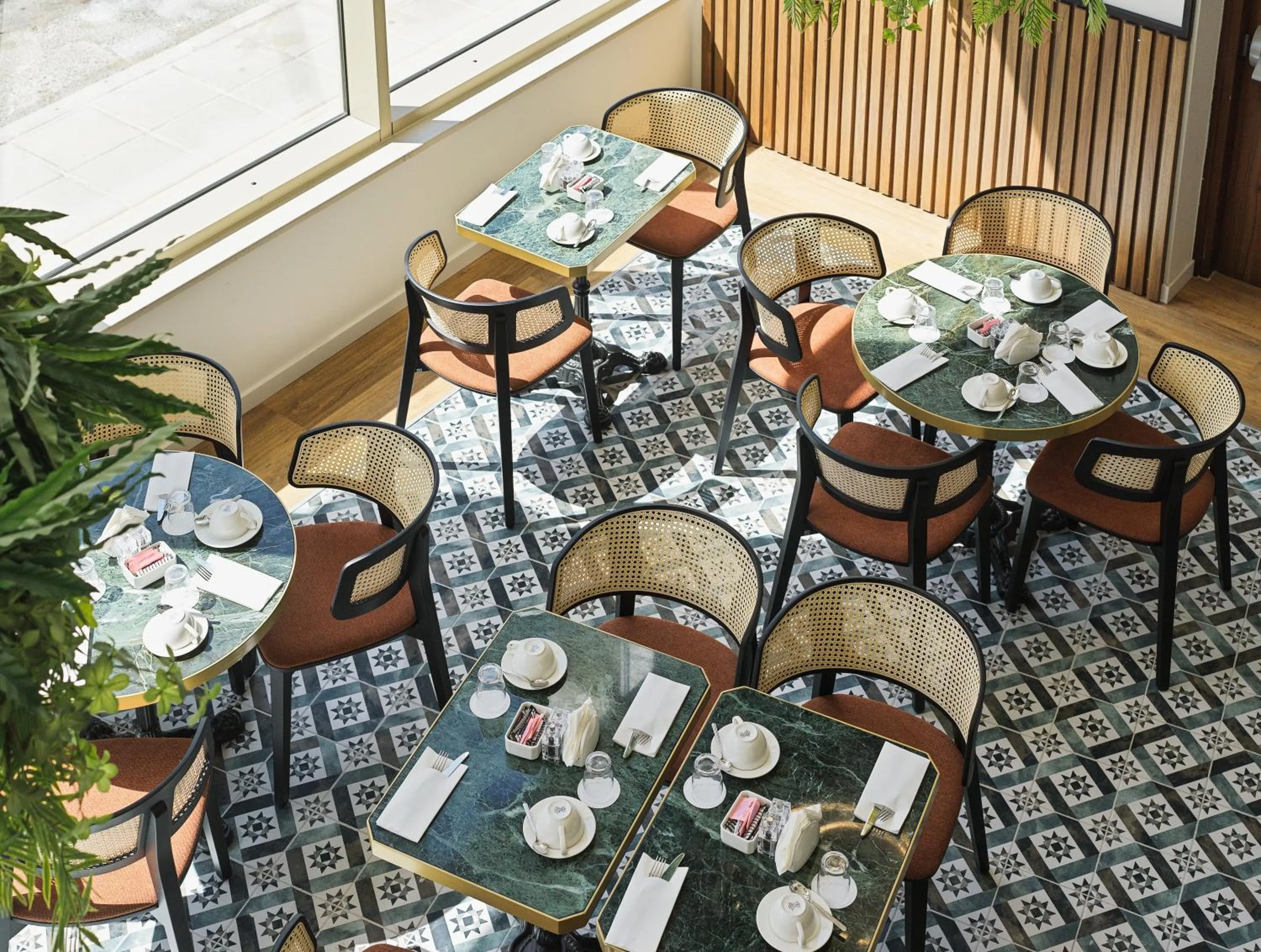 Restaurant/places to eat in Leonardo Boutique Hotel Larnaca