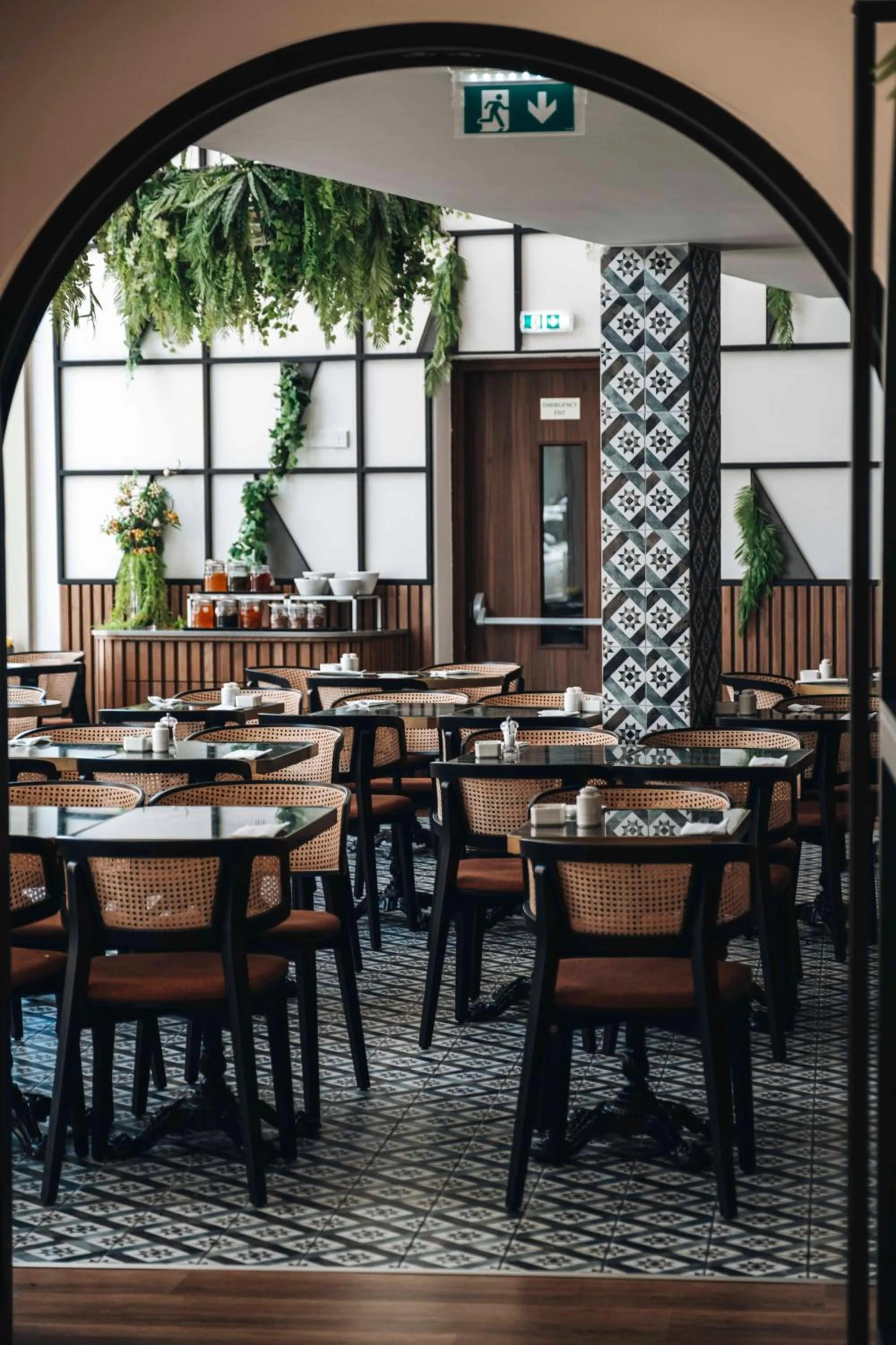 Restaurant/places to eat in Leonardo Boutique Hotel Larnaca