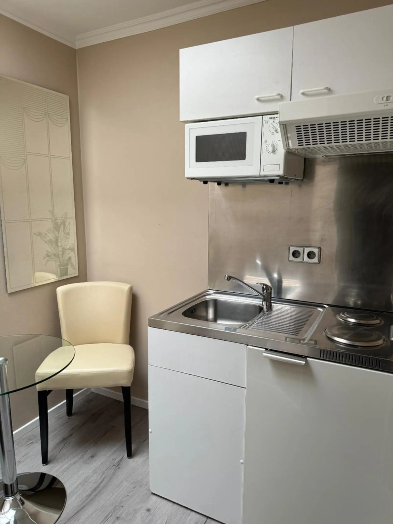 minibar in Cityhotel Kaiser Karl Aachen