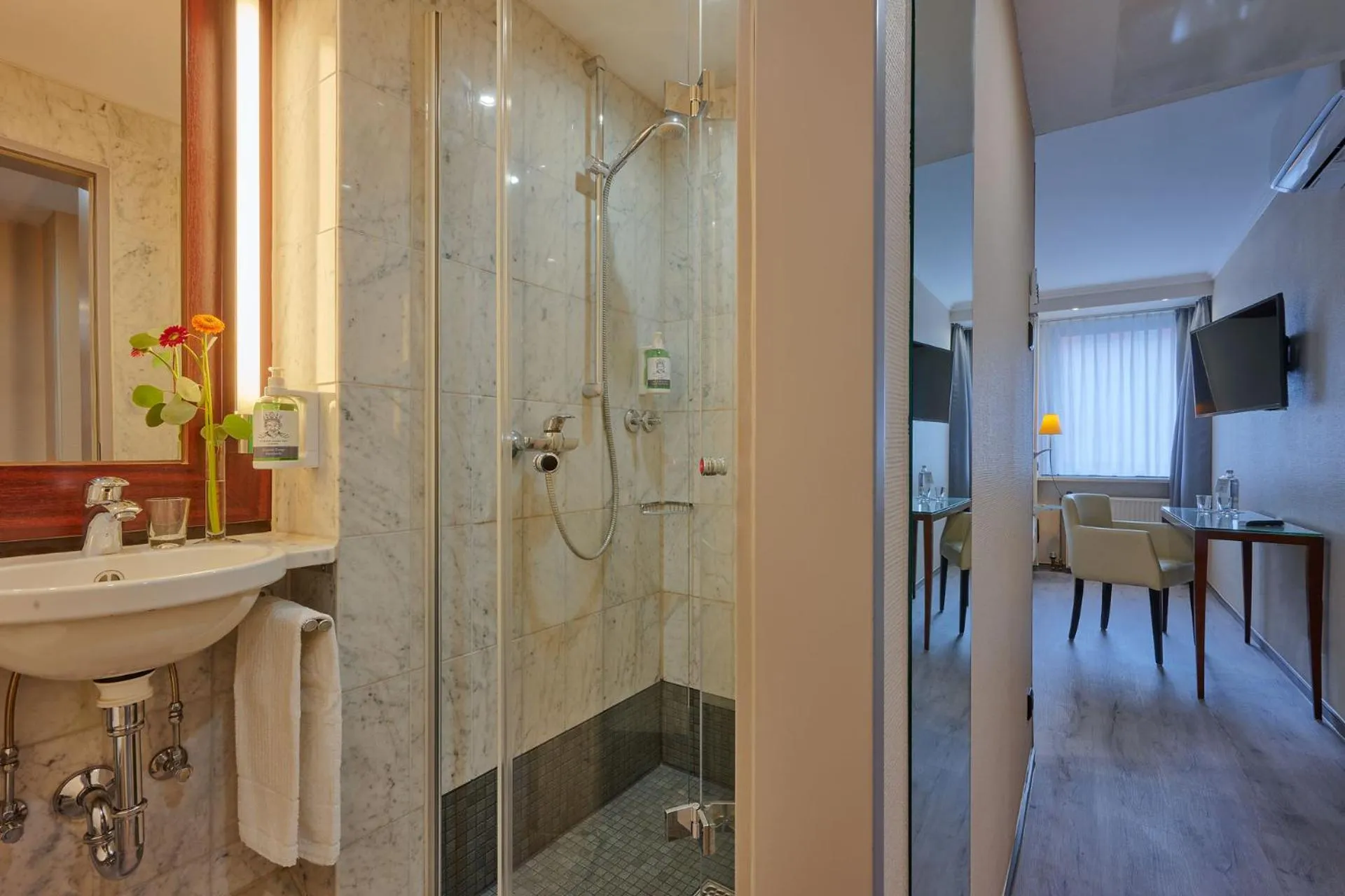 Bathroom in Cityhotel Kaiser Karl Aachen