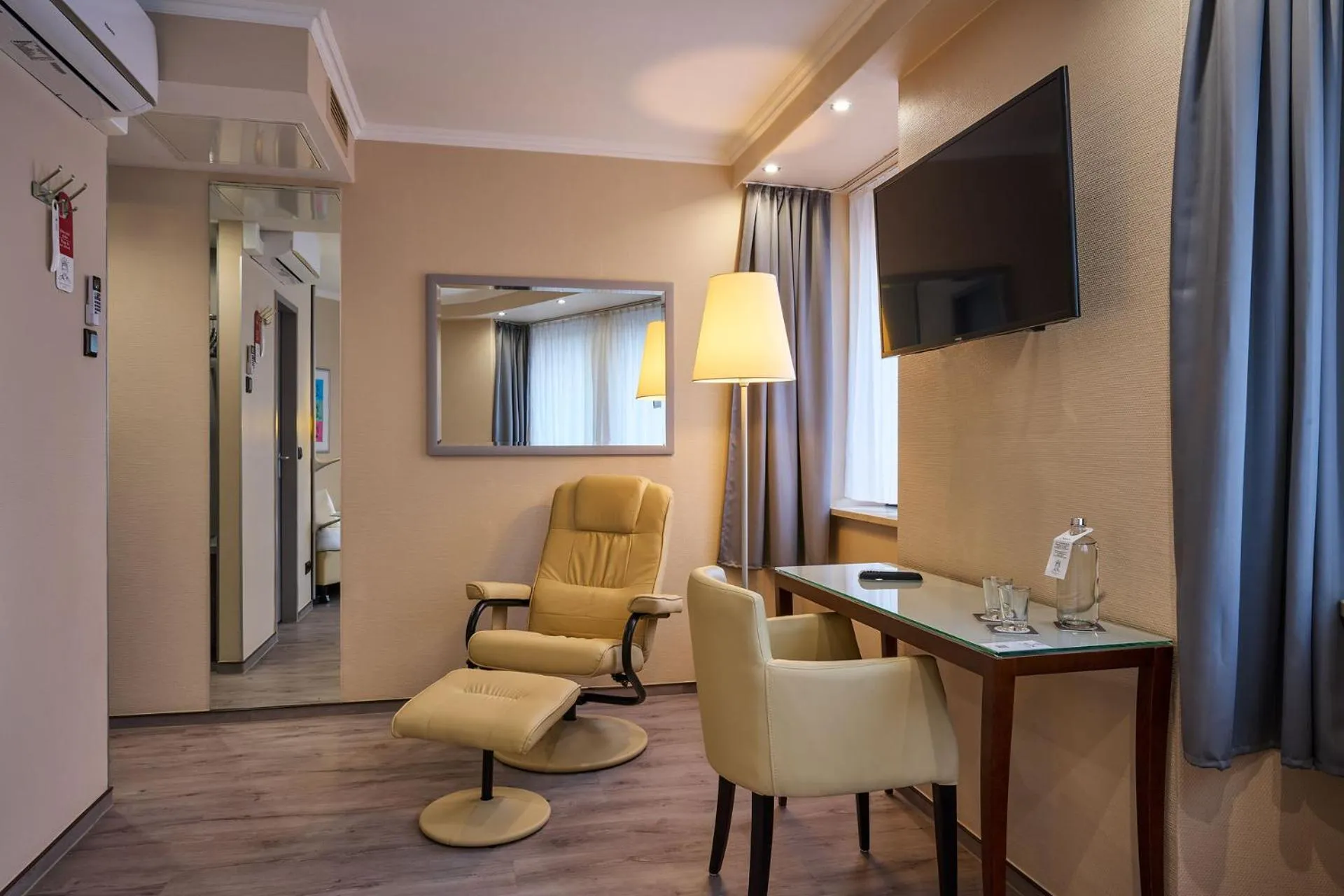 Photo of the whole room in Cityhotel Kaiser Karl Aachen