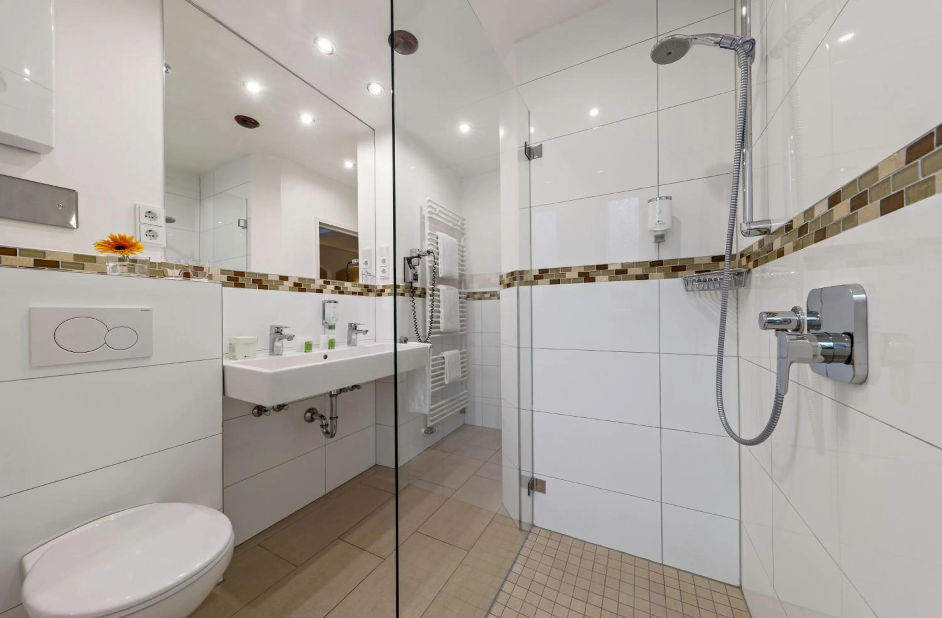 Shower in Cityhotel Kaiser Karl Aachen