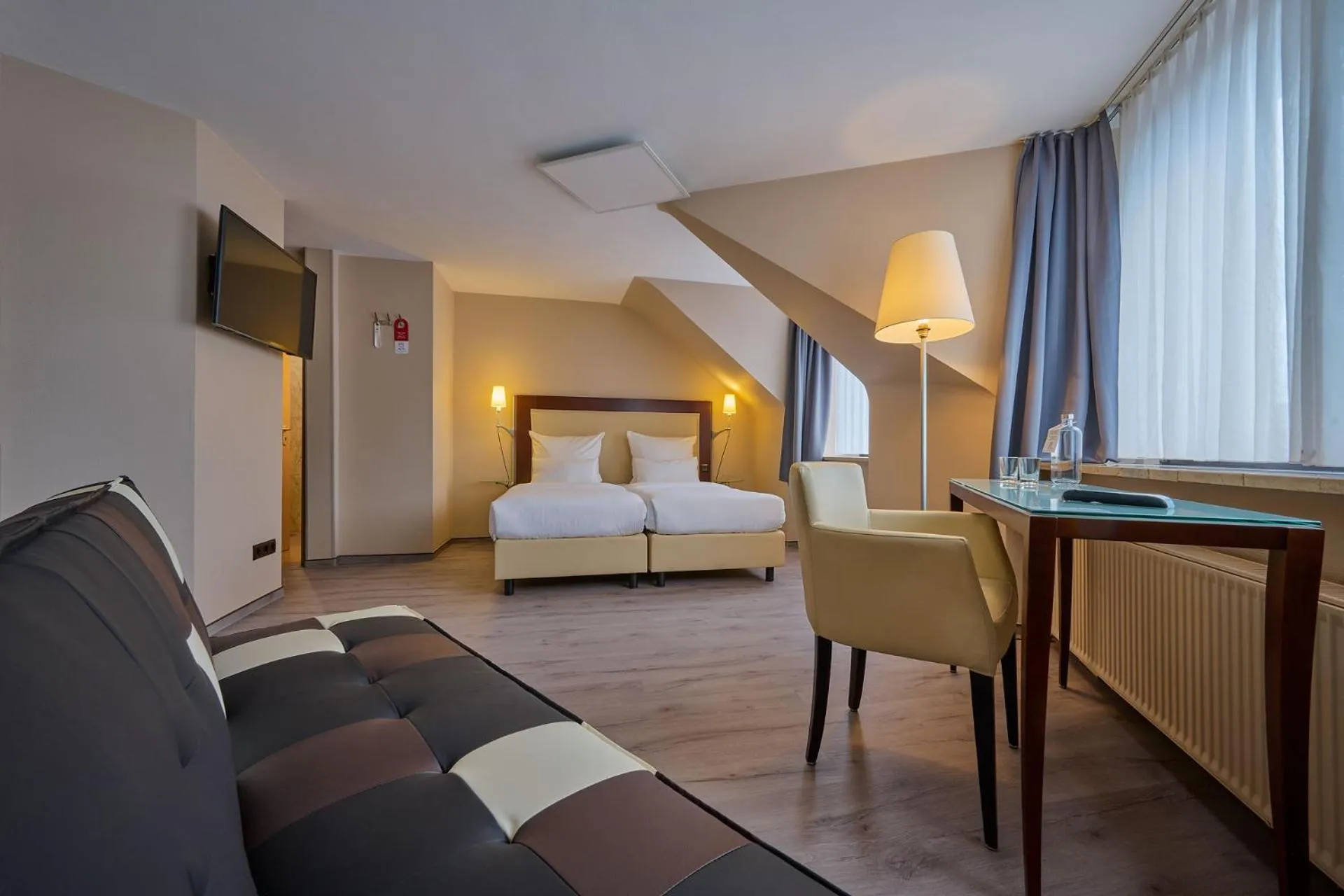 Photo of the whole room, Bed in Cityhotel Kaiser Karl Aachen