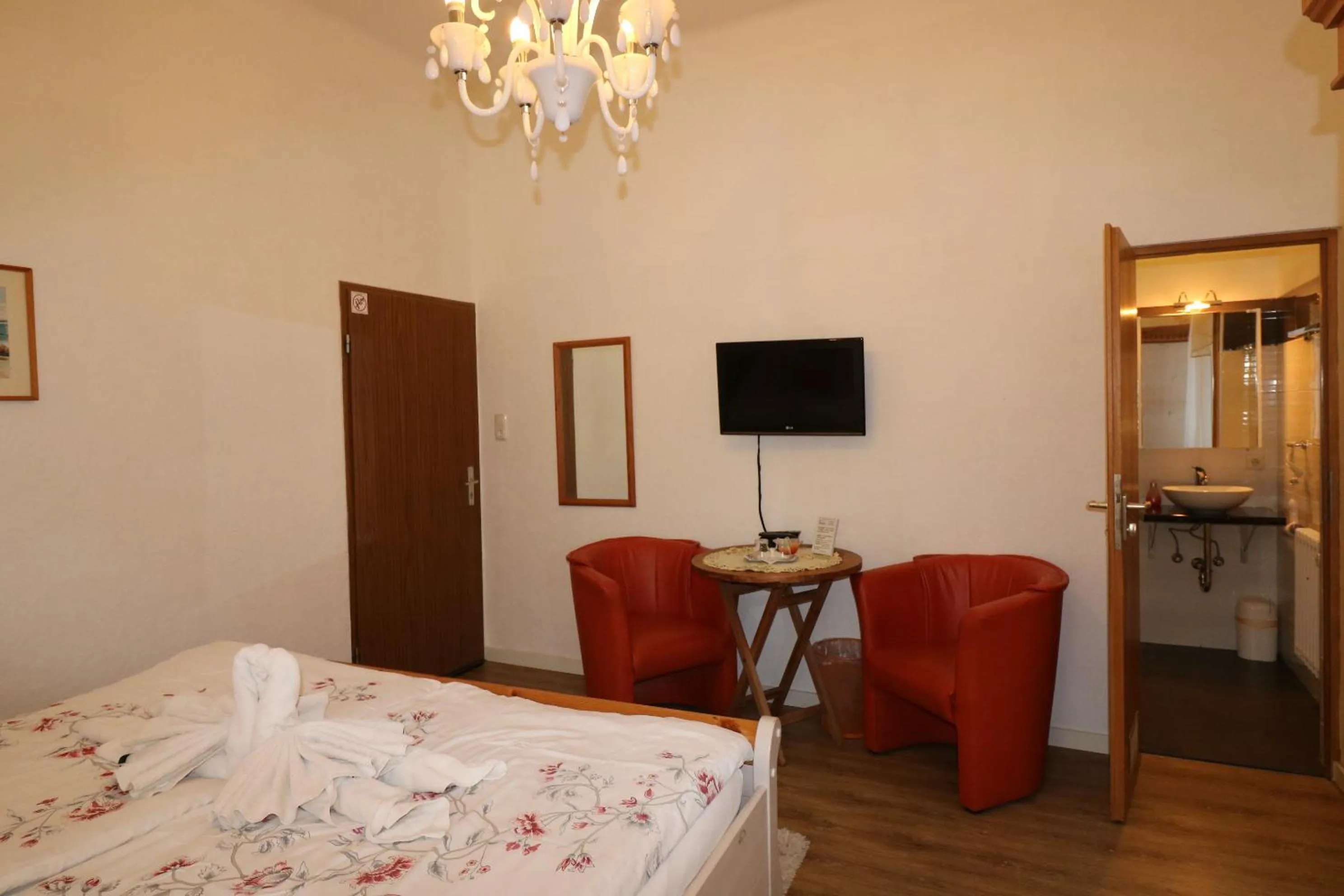 Photo of the whole room, Bed in Villa Amber