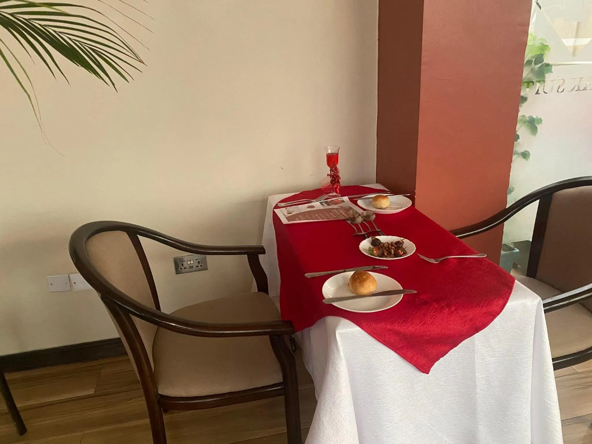 Restaurant/places to eat, Dining Area in Hemak Suites