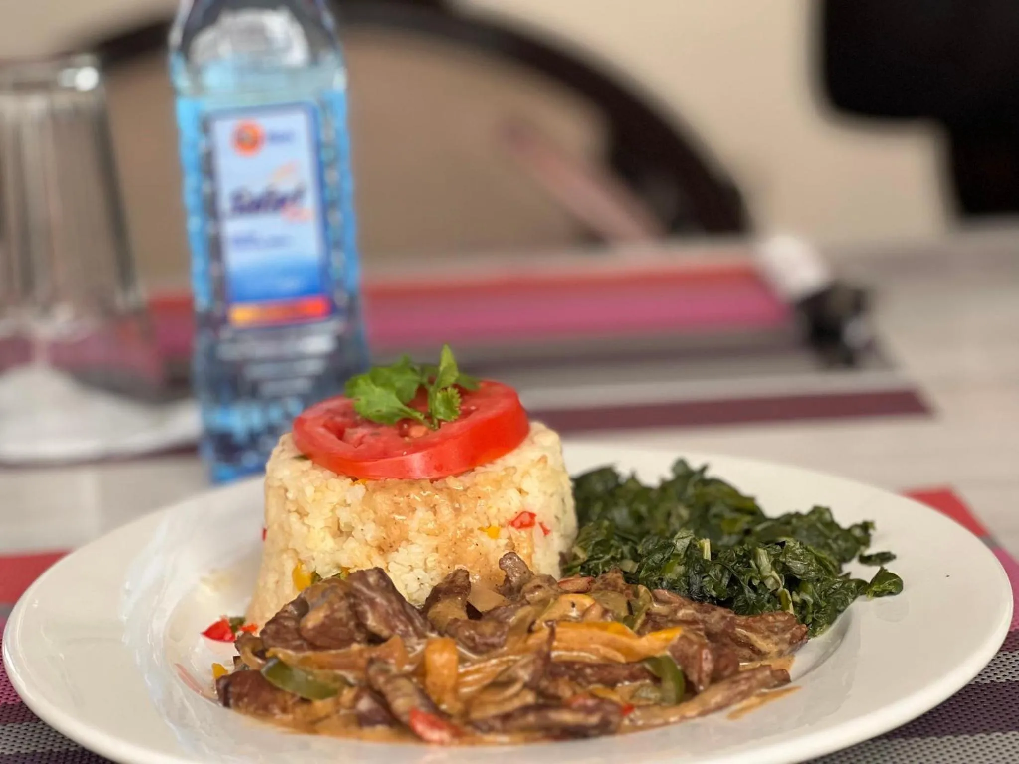 Restaurant/places to eat, Food in Hemak Suites