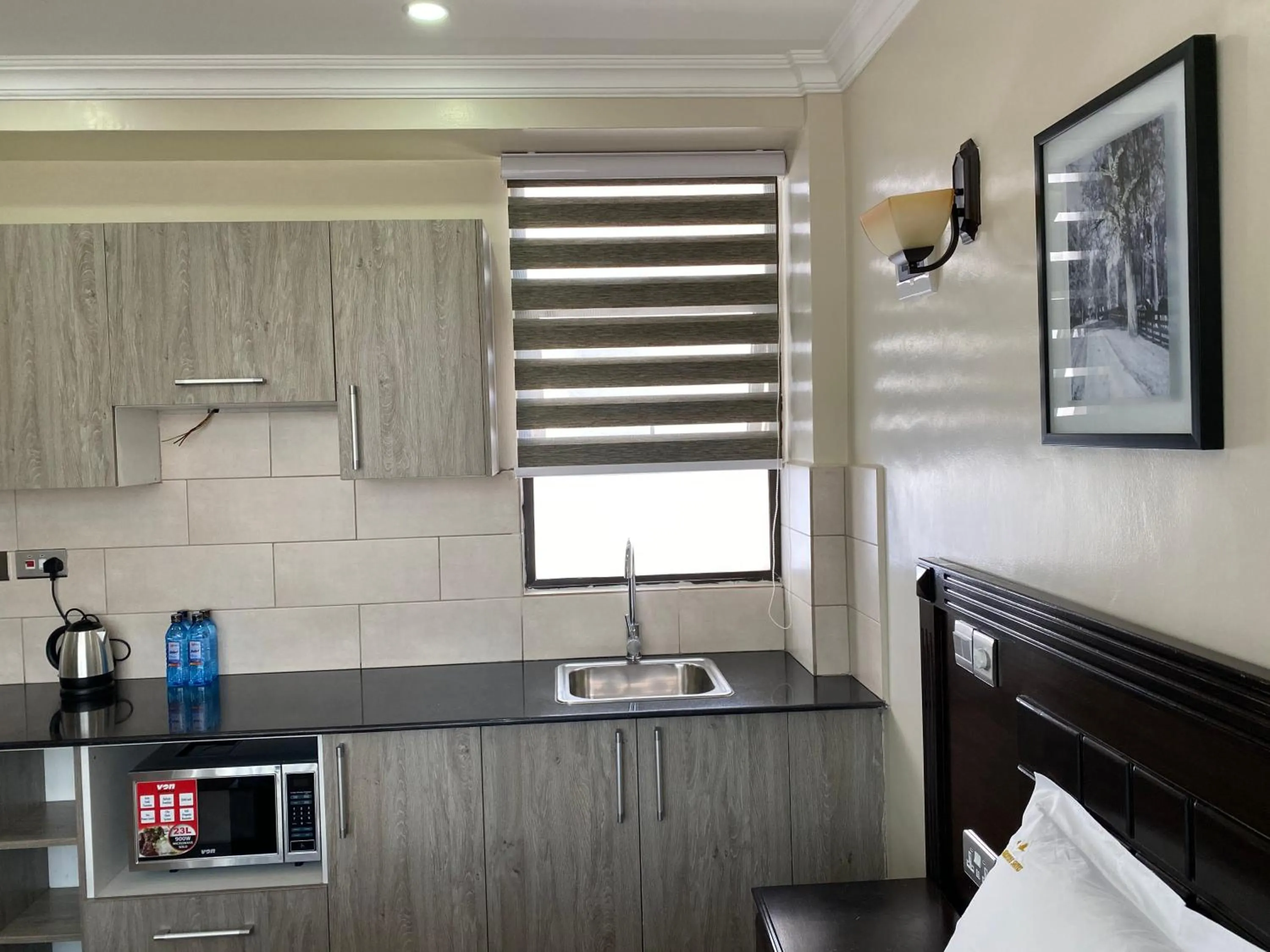 Coffee/tea facilities, Kitchen/Kitchenette in Hemak Suites