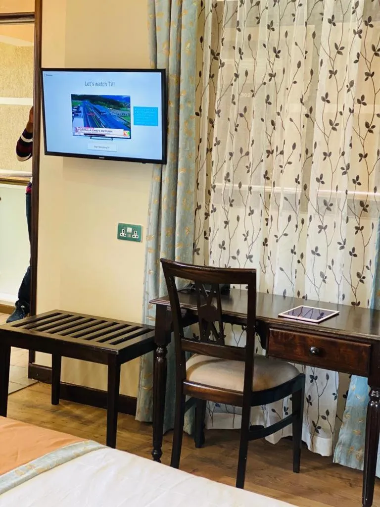 TV and multimedia, TV/Entertainment Center in Hemak Suites