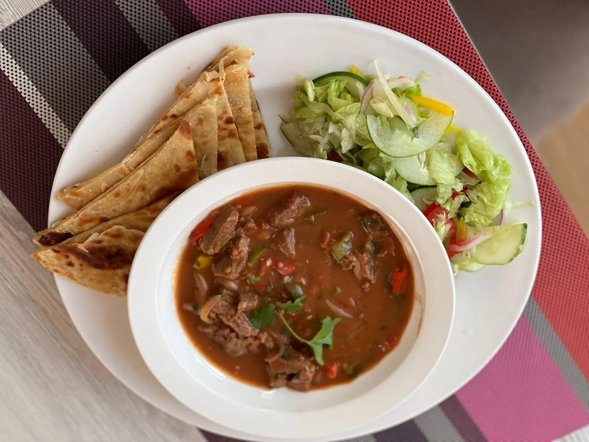 Restaurant/places to eat, Food in Hemak Suites