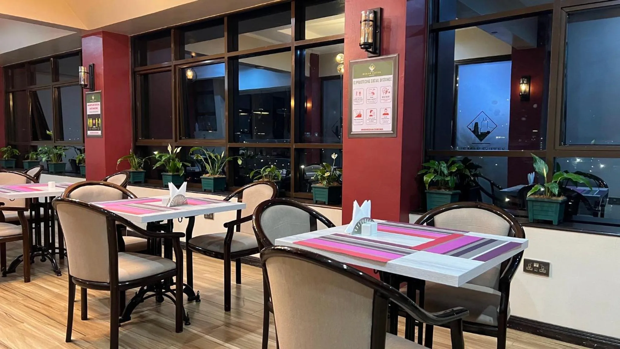 Restaurant/Places to Eat in Hemak Suites