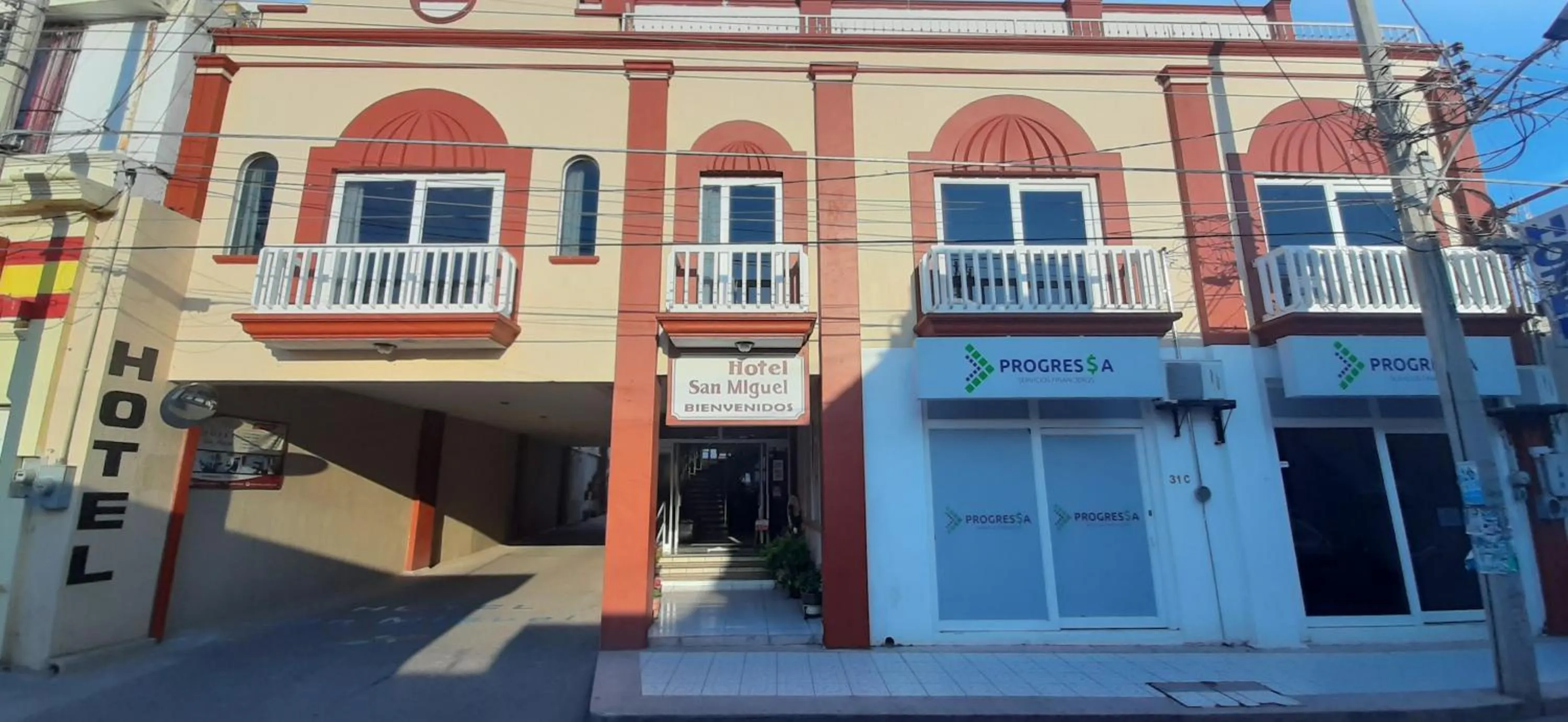 Facade/entrance in Hotel San Miguel