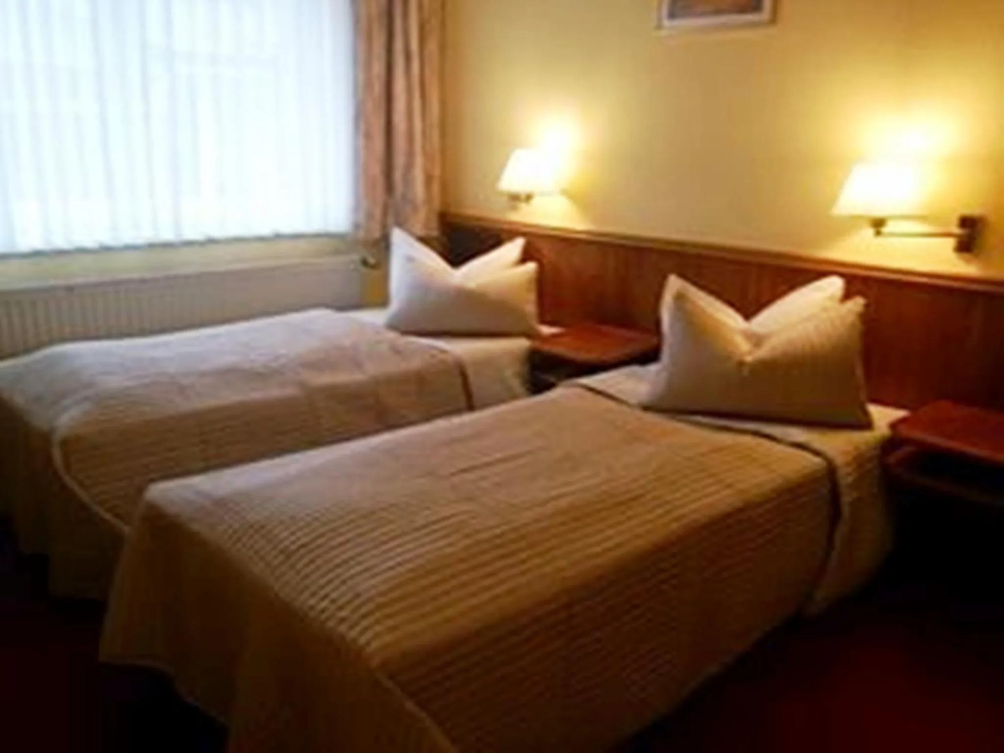 Photo of the whole room, Bed in Brocki's Hotel Stadt Hamburg