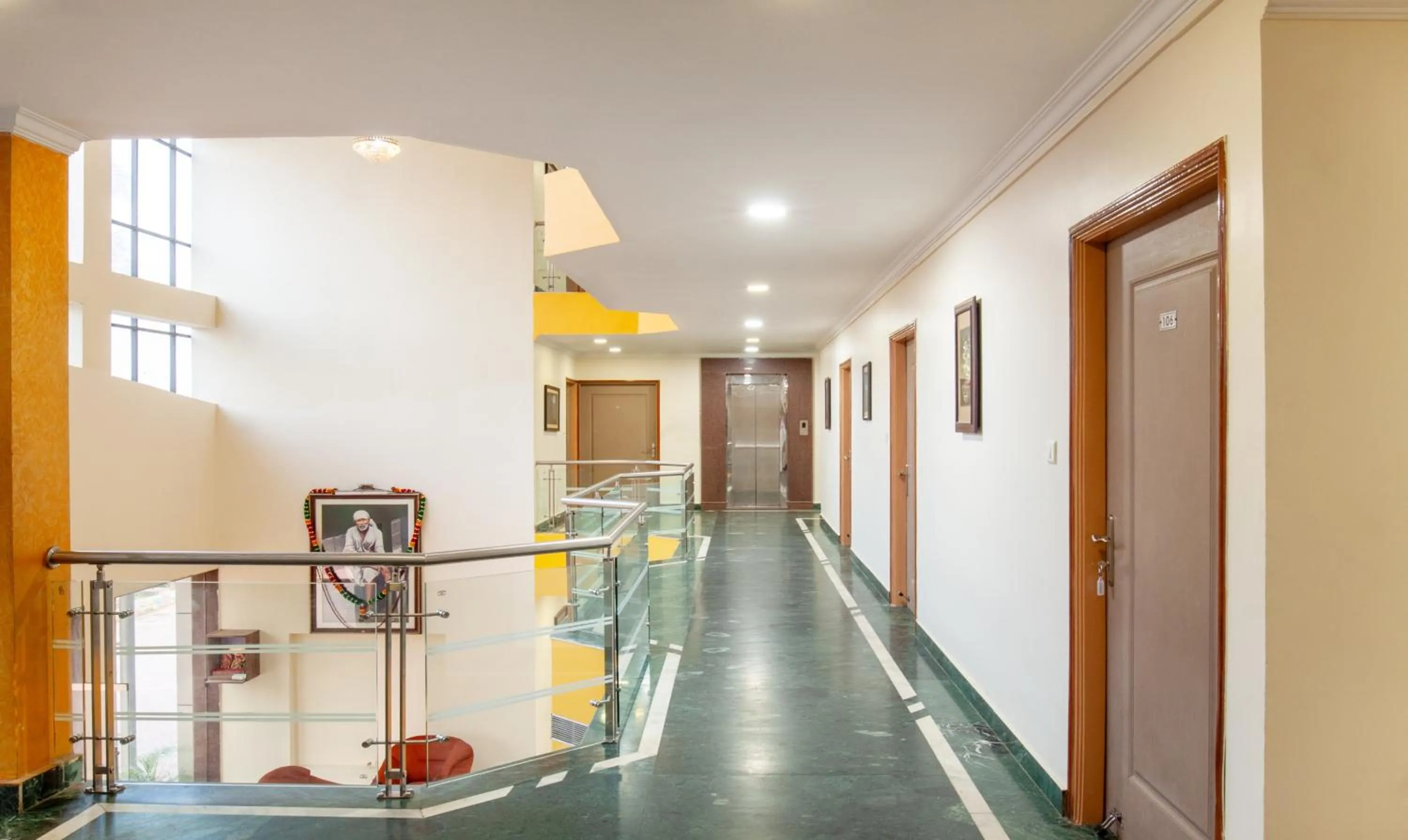 elevator in Treebo Y Hotels Elite, Khandagiri