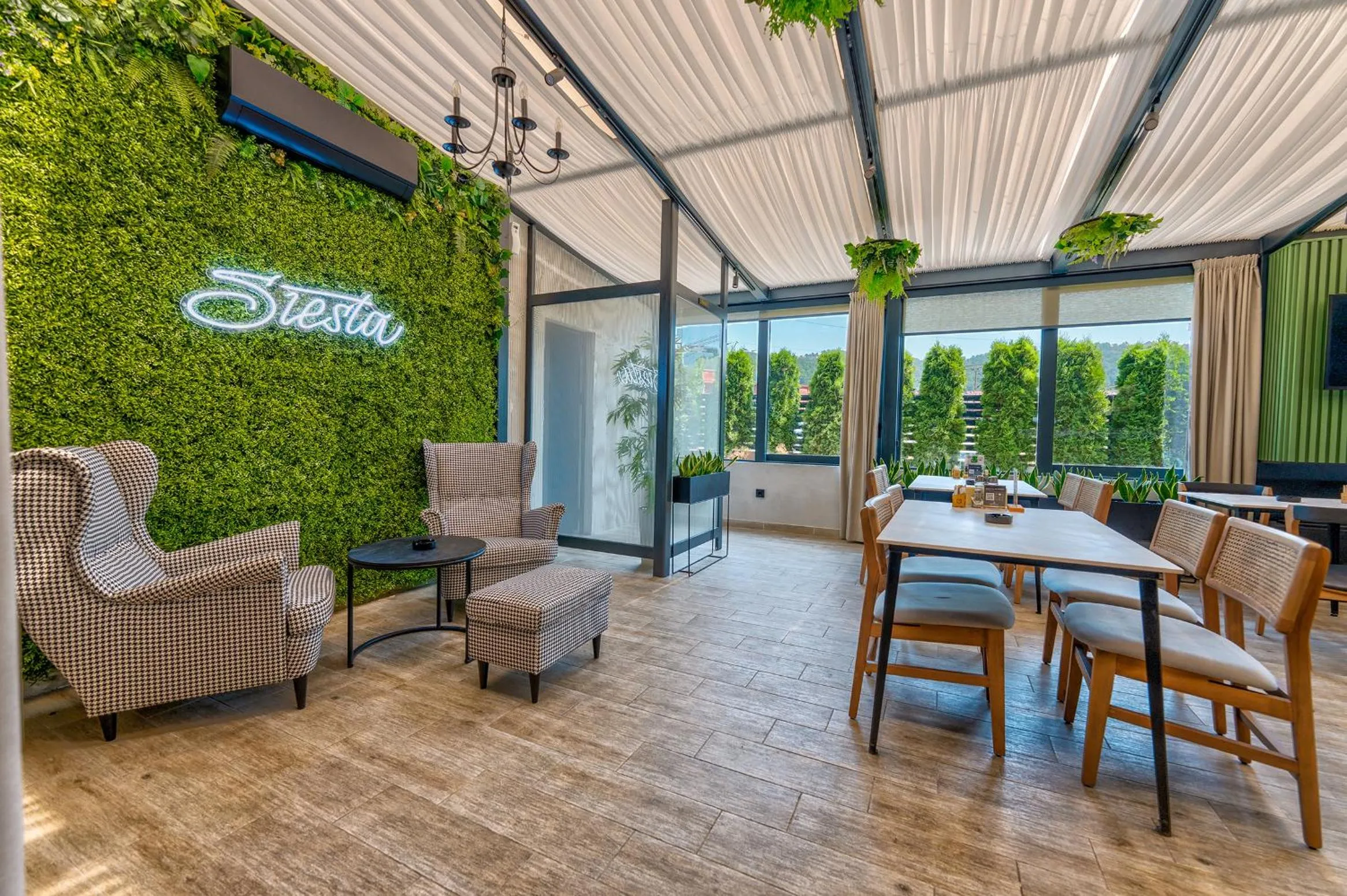 Restaurant/places to eat in Hotel Siesta