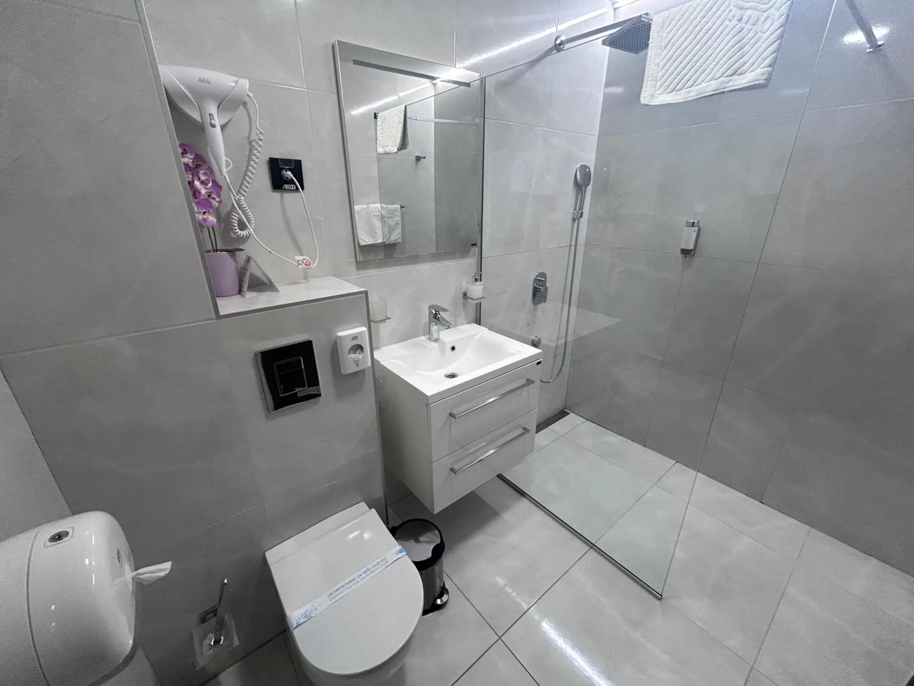 Shower in Hotel Siesta