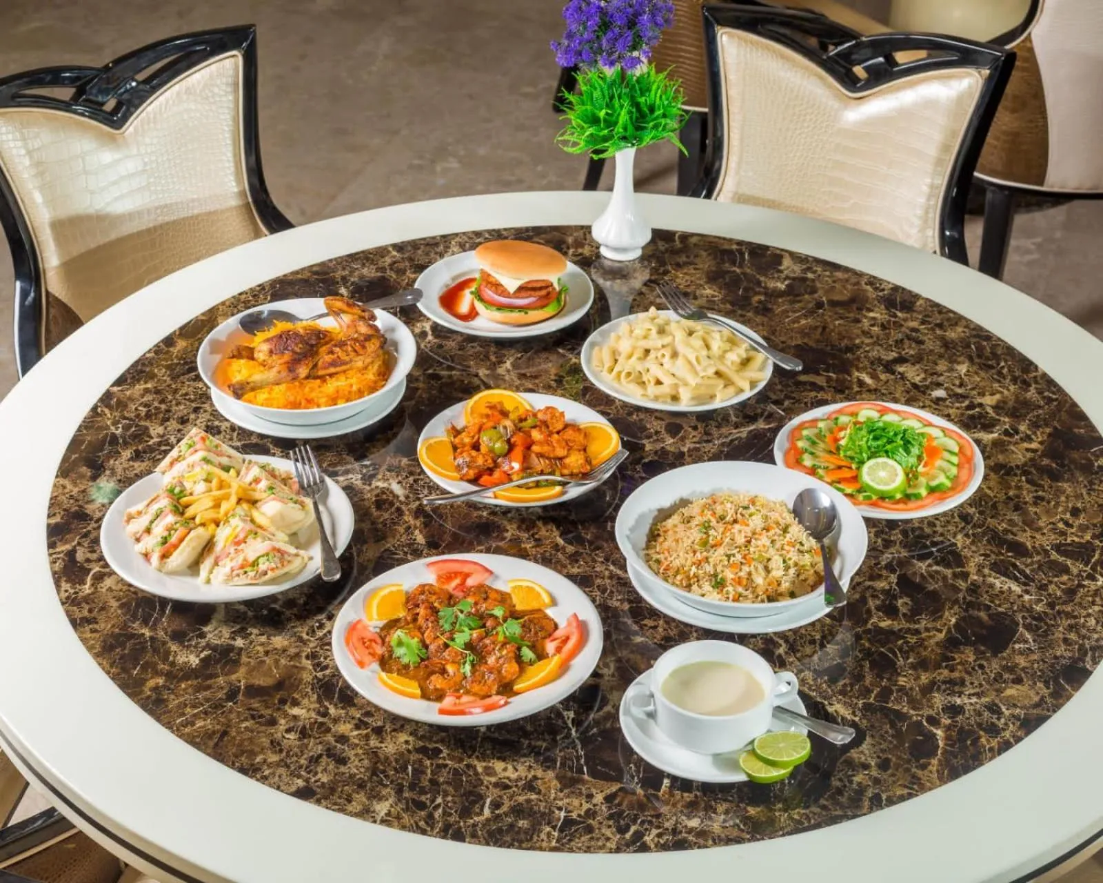 Food and drinks in Al Jabal Hotel