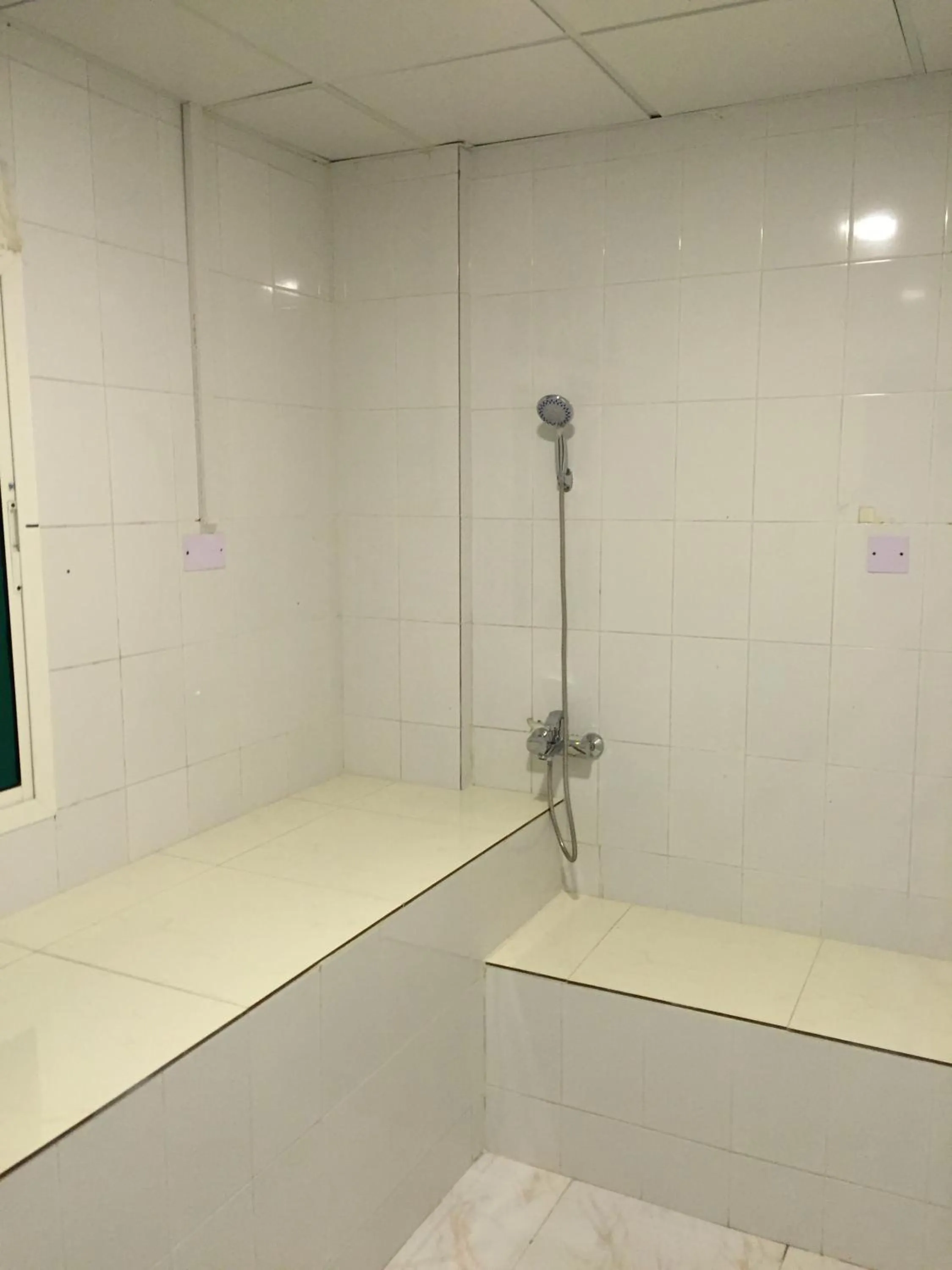 Bathroom in Al Jabal Hotel