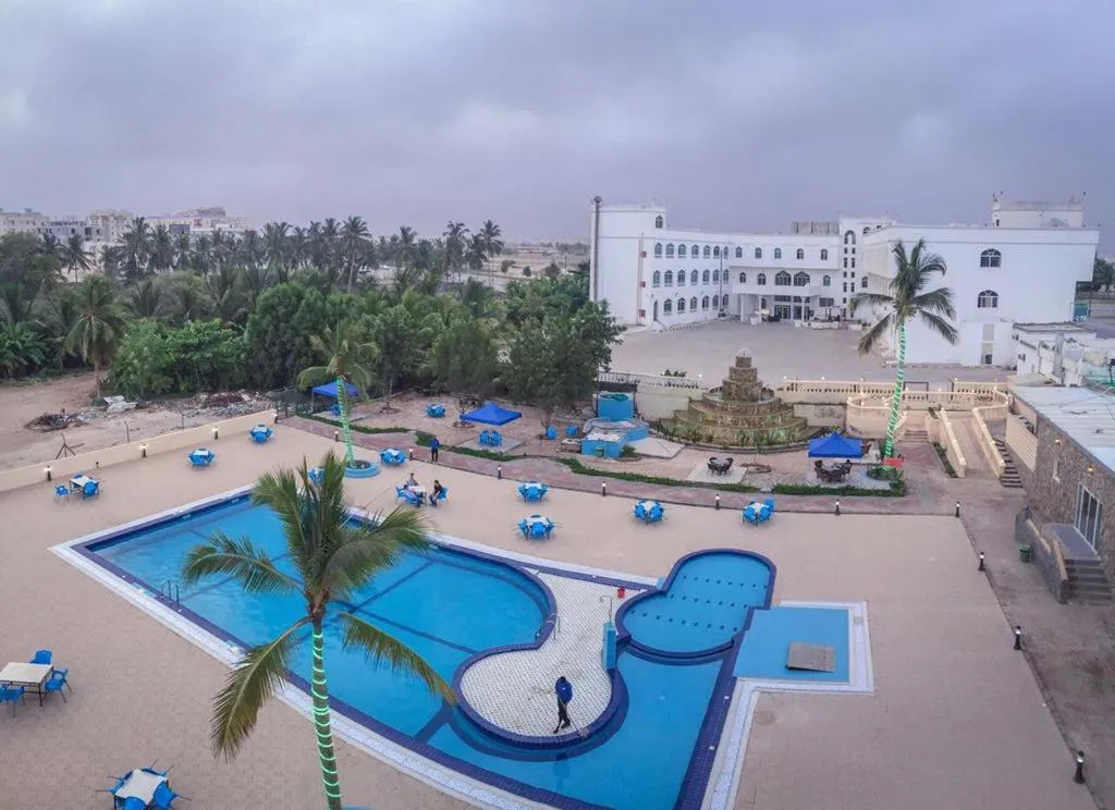 Swimming pool in Al Jabal Hotel