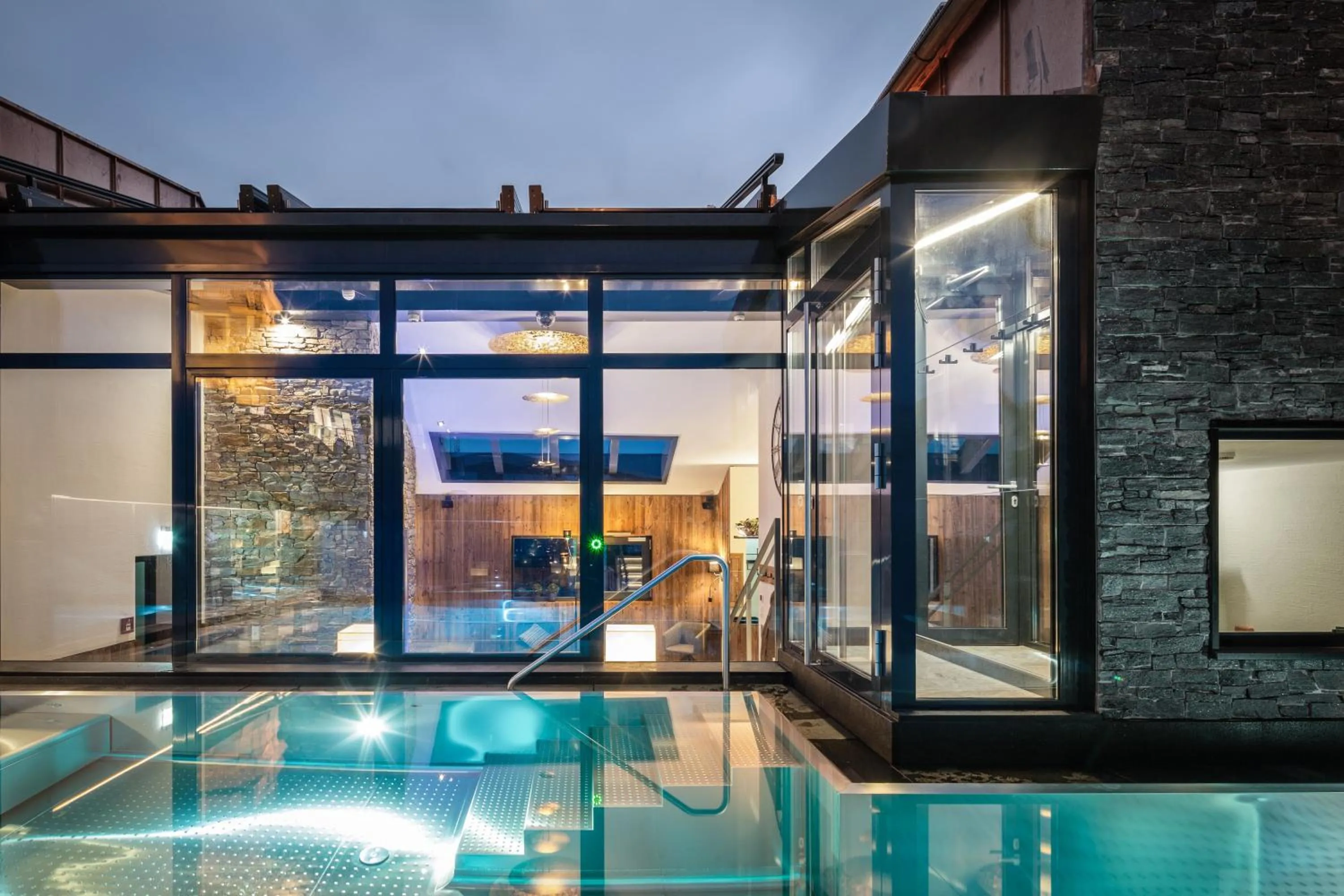 Swimming pool in Hotel-Gasthof Höttl