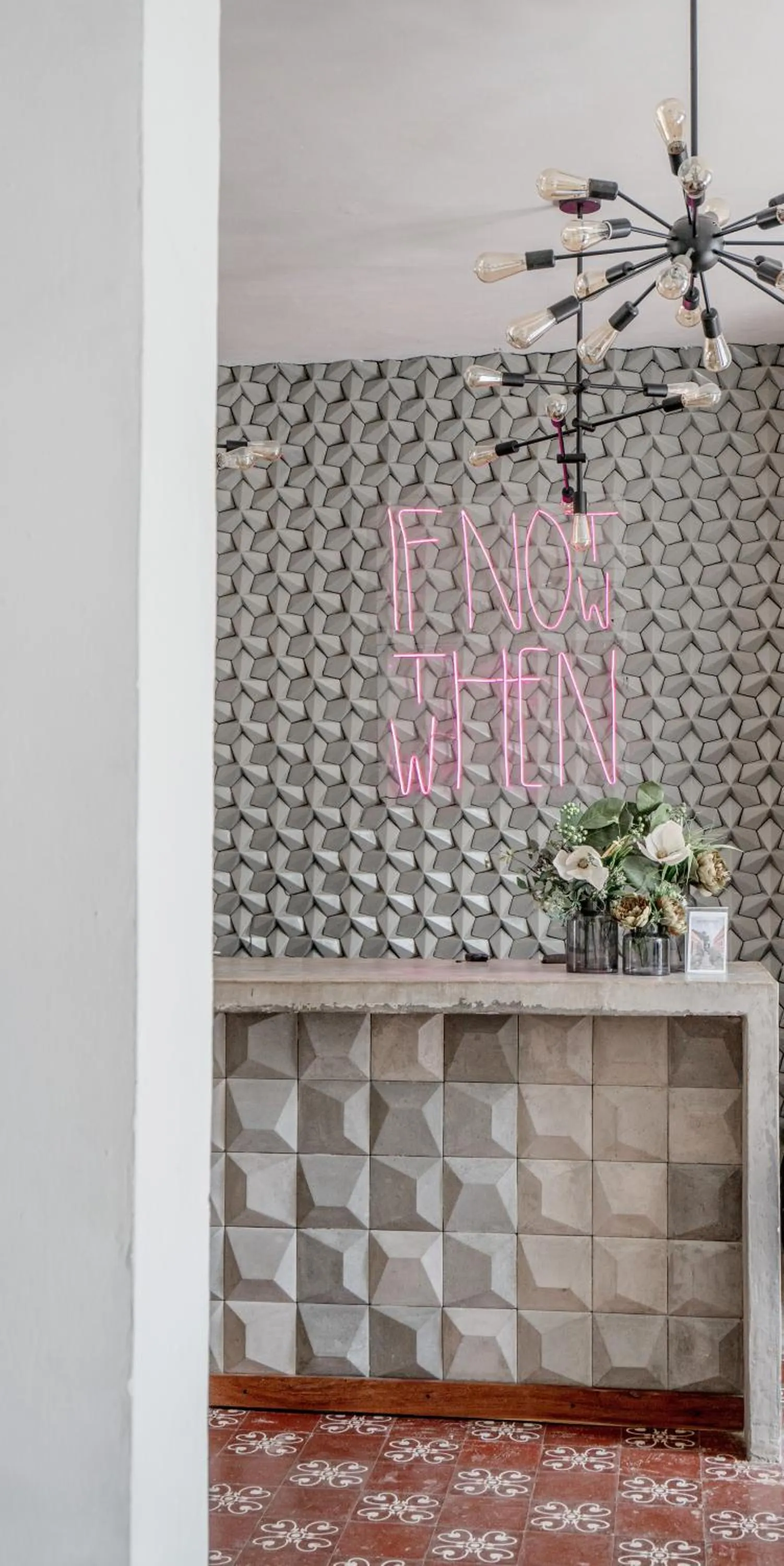 Text overlay in Hotel Unknown