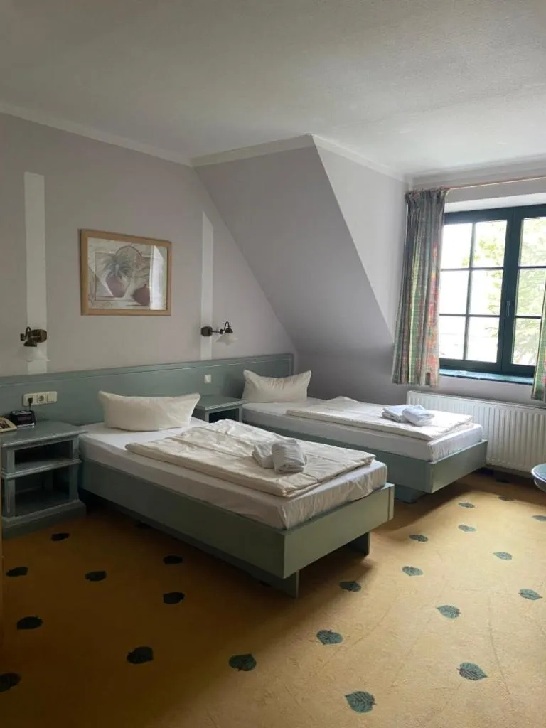 Photo of the whole room, Bed in Müritz Landhotel Grüner Baum