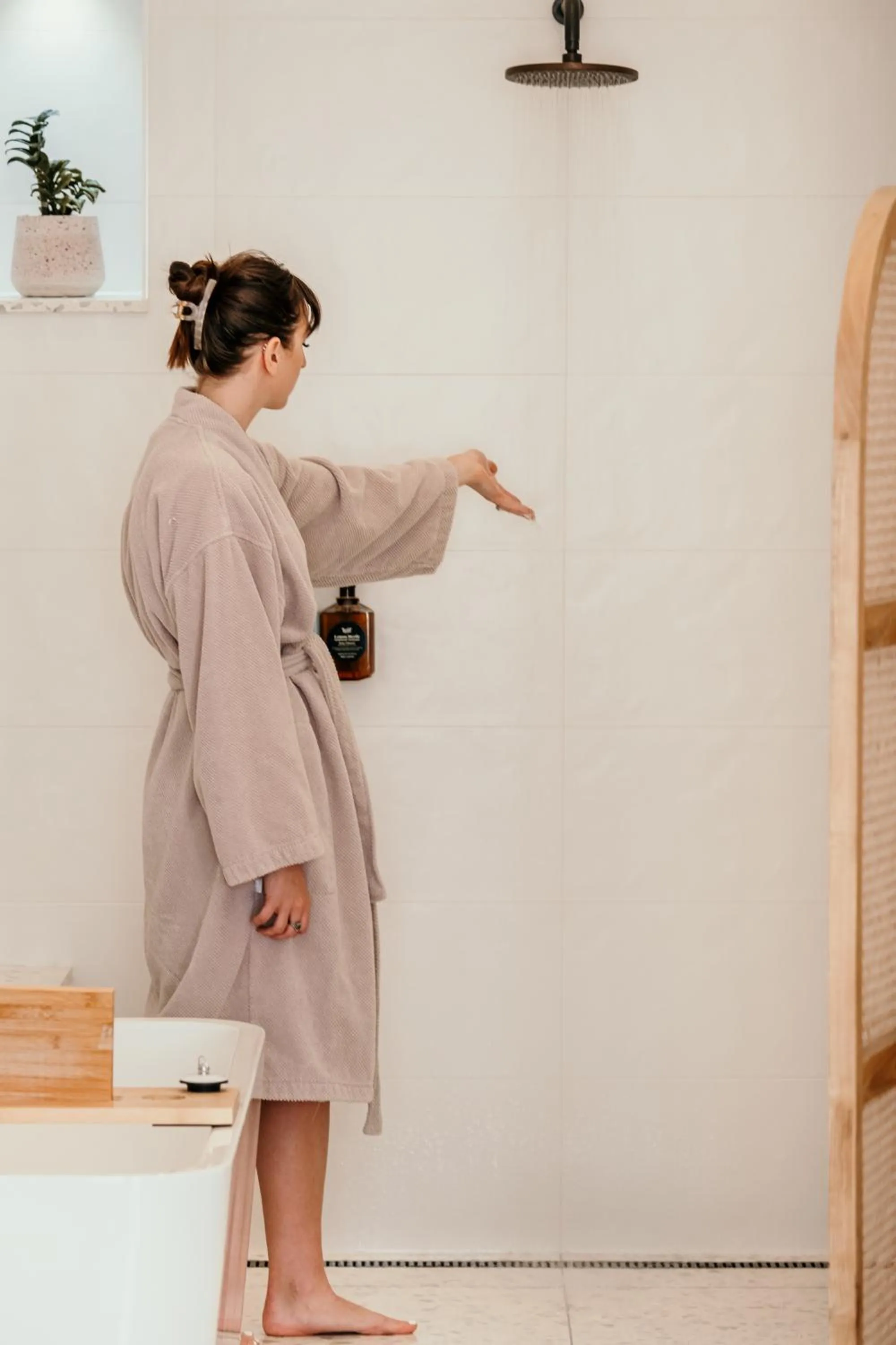 Shower in The Oak & Anchor Hotel