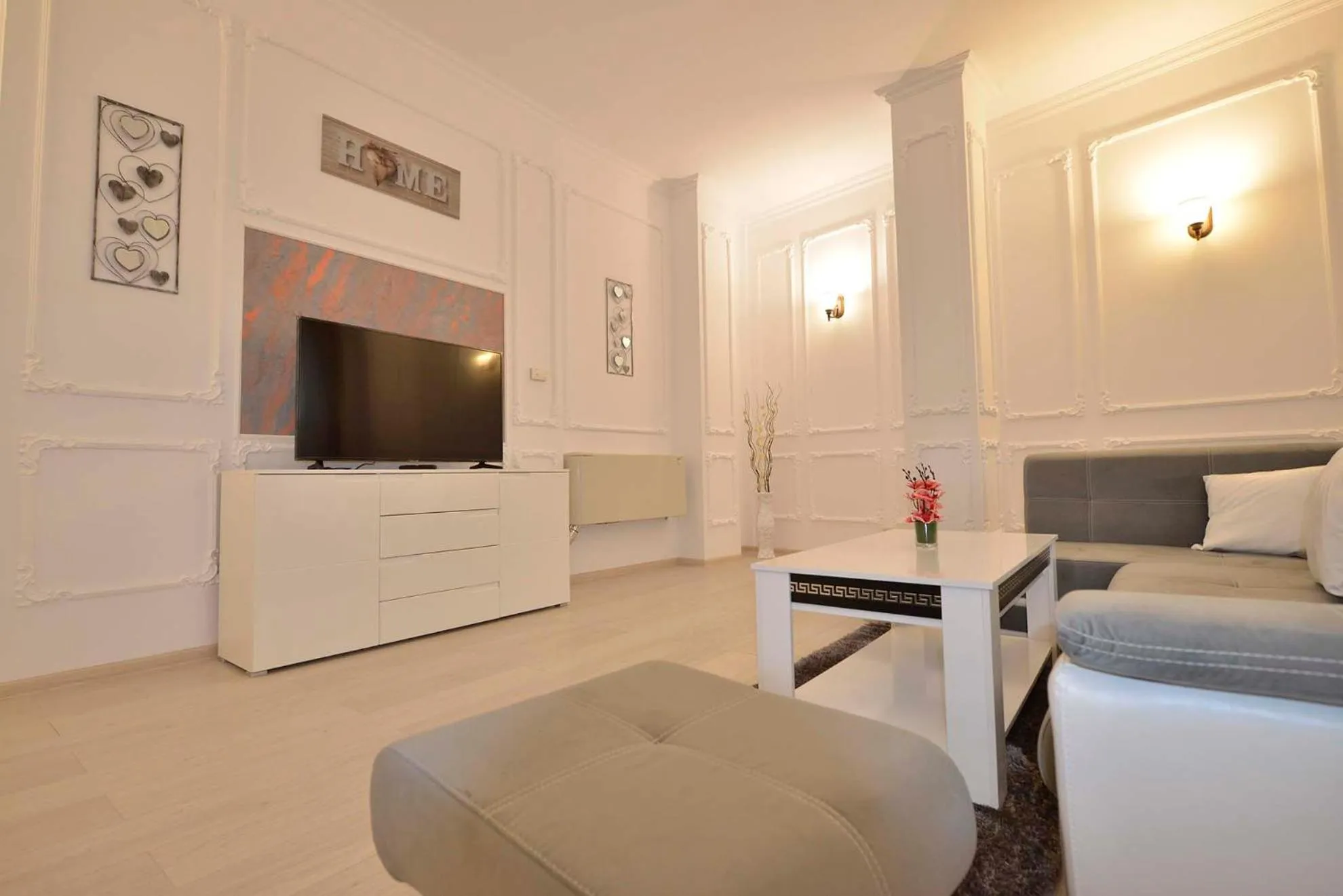 Communal lounge/ TV room in AMADEUS RESIDENCE