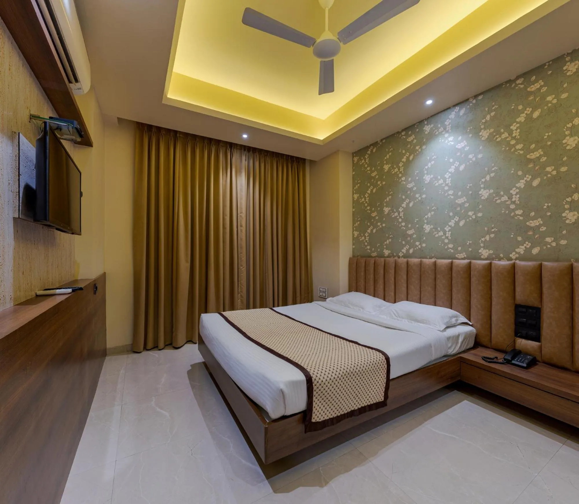 Bed in Hotel Pratham