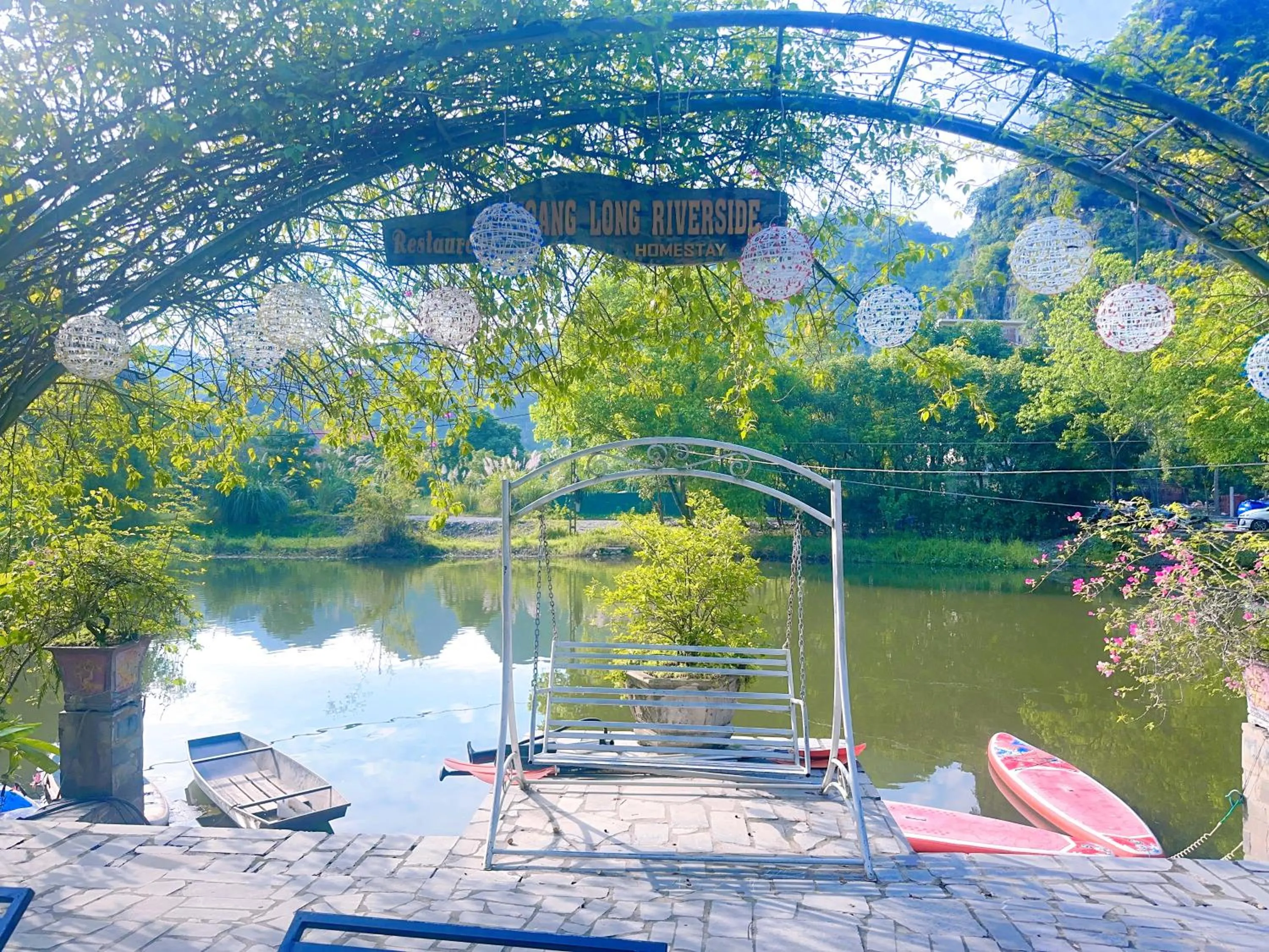 HoangLong Riverside Homestay