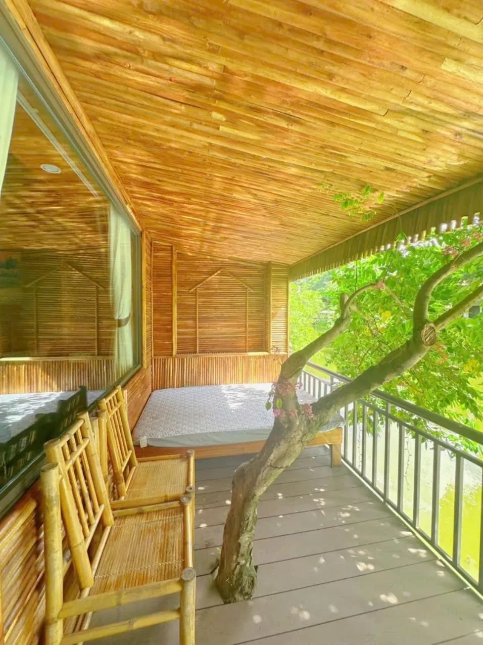 HoangLong Riverside Homestay