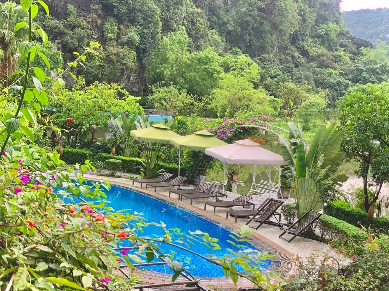 HoangLong Riverside Homestay