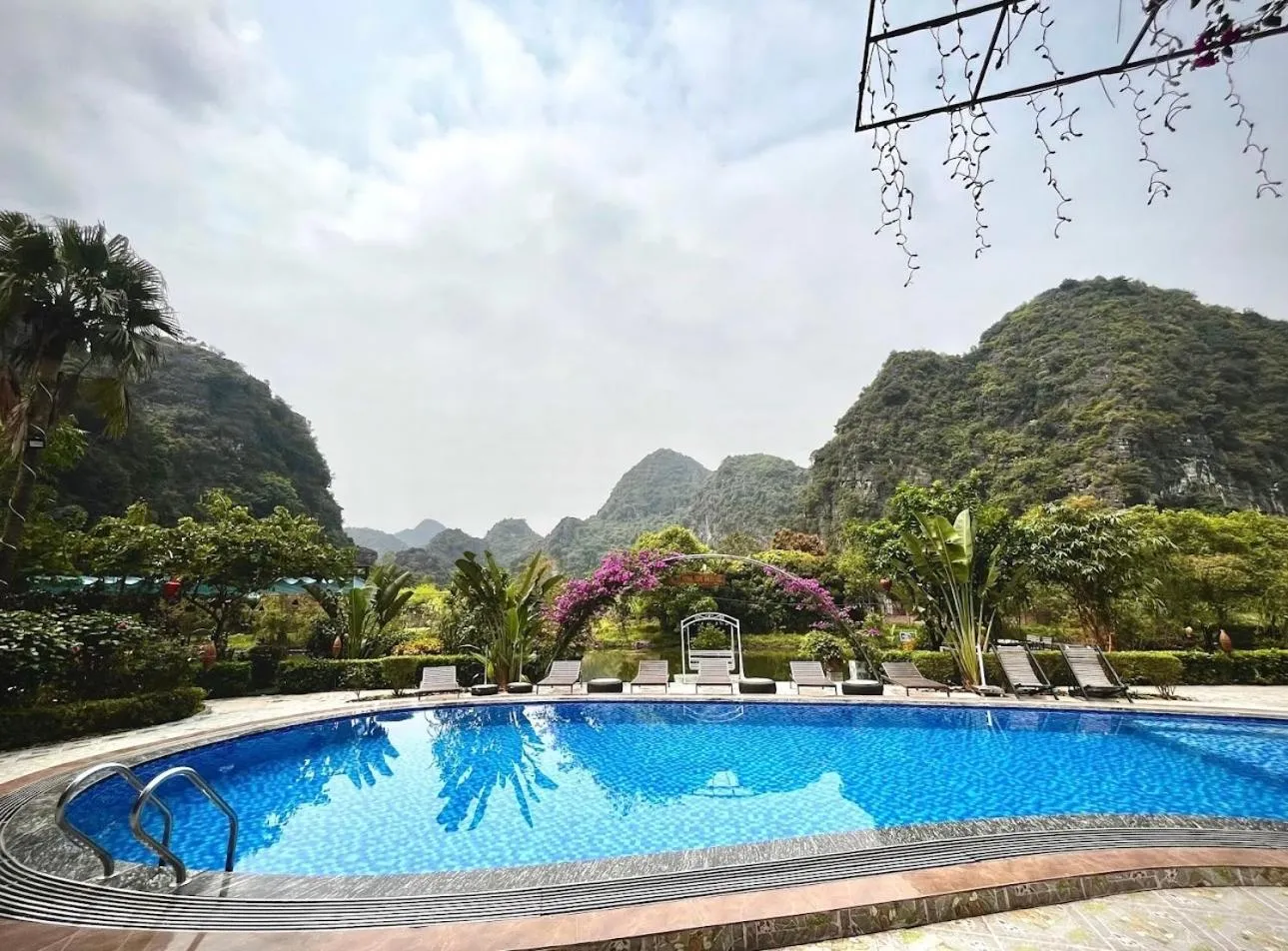 HoangLong Riverside Homestay