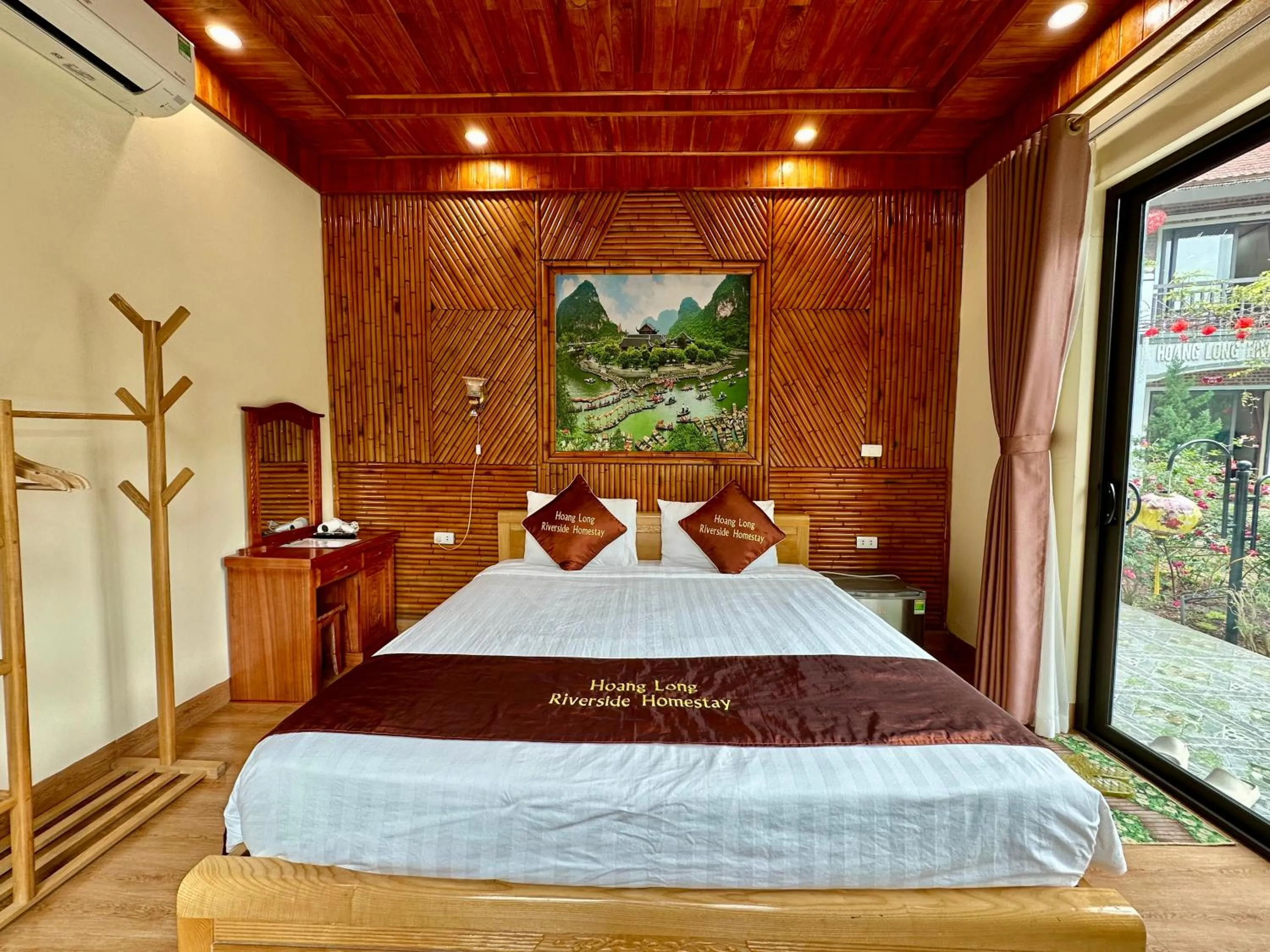 Bed in HoangLong Riverside Homestay