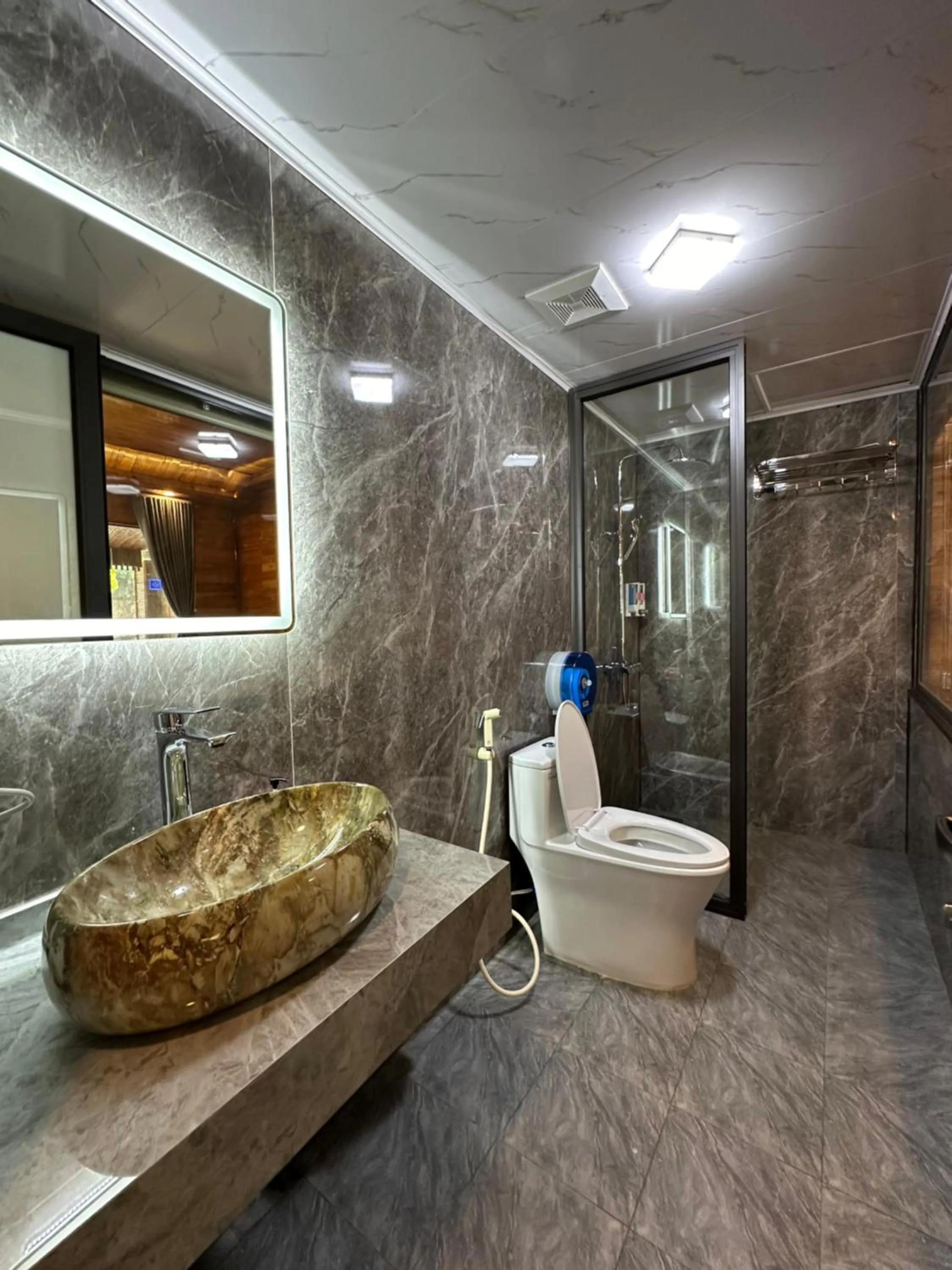 HoangLong Riverside Homestay