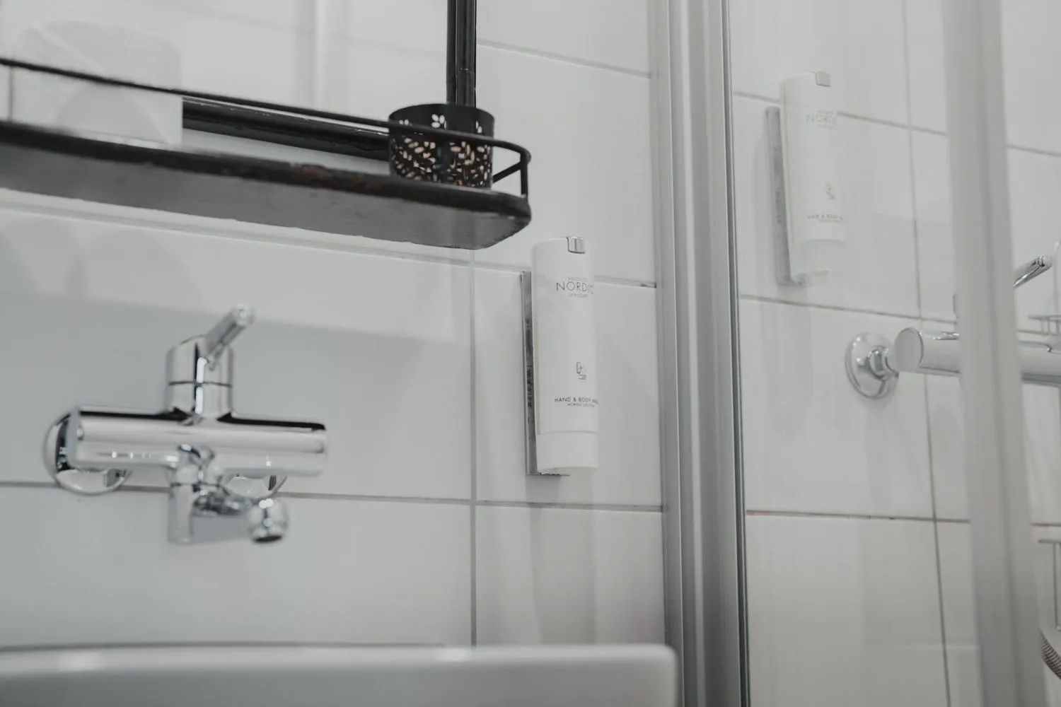 Shower in No8 Boutique Hotel - self check in