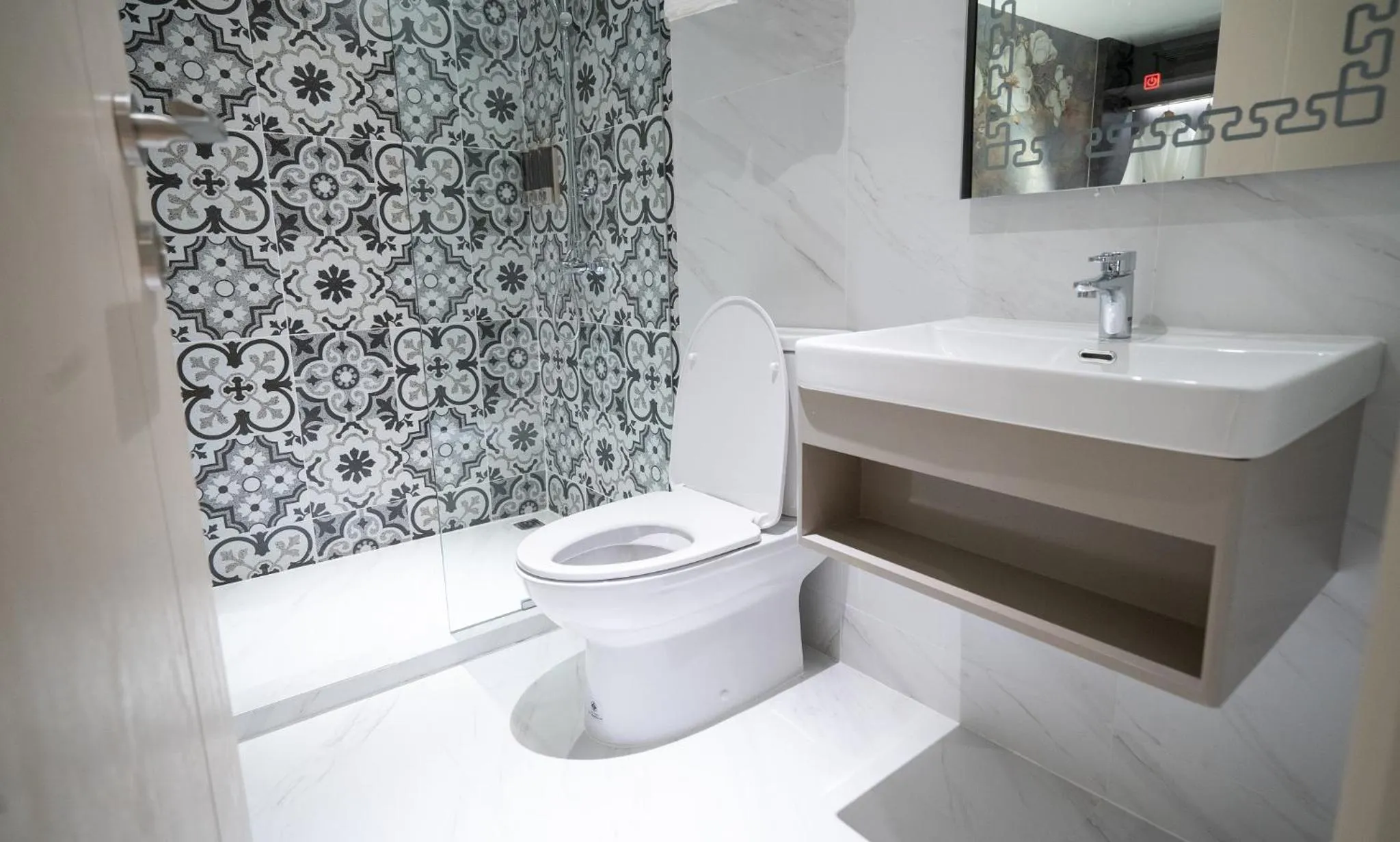 Bathroom in Pannarai Hotel Bangkok-Pra tunam