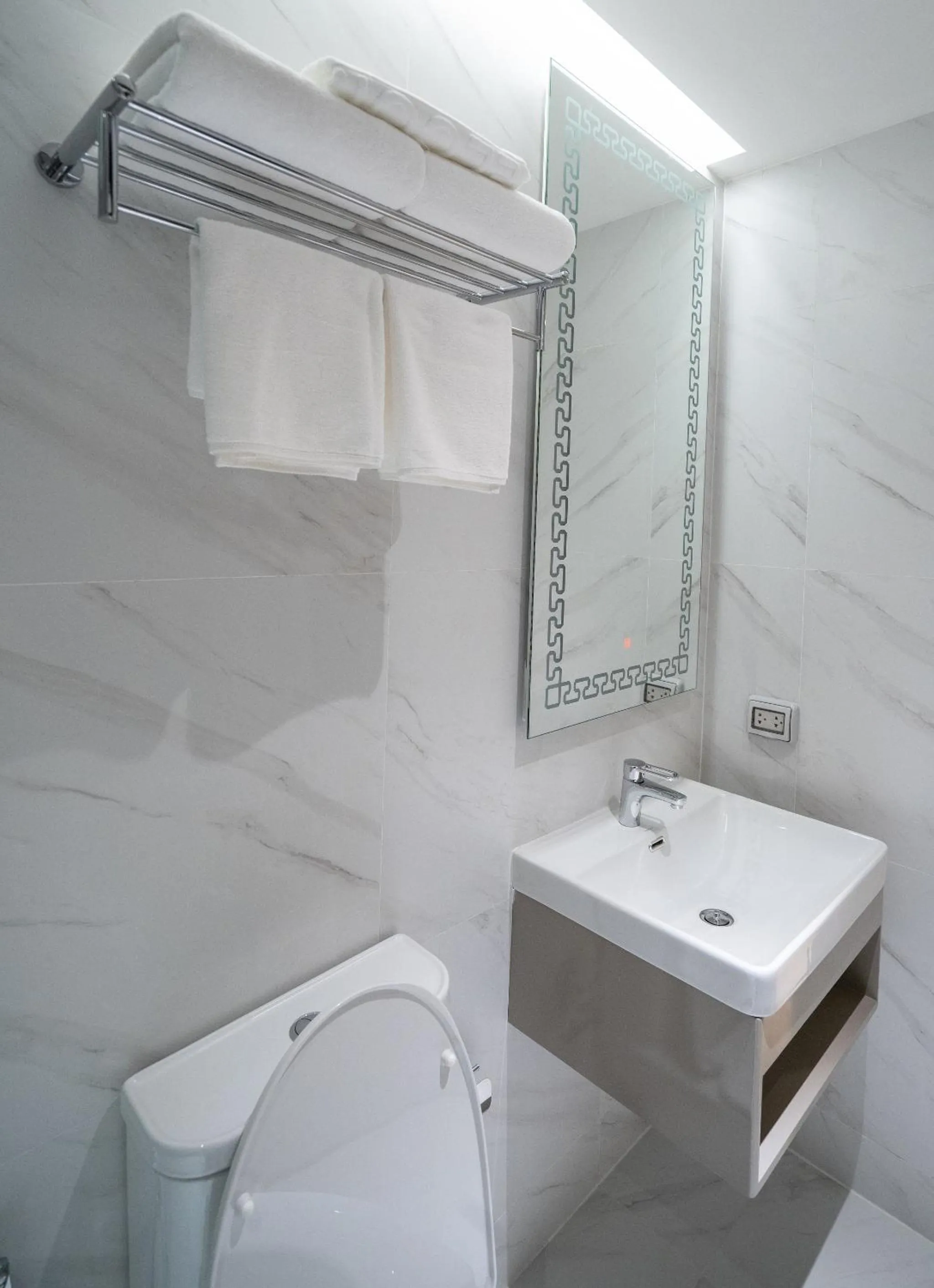 Bathroom in Pannarai Hotel Bangkok-Pra tunam