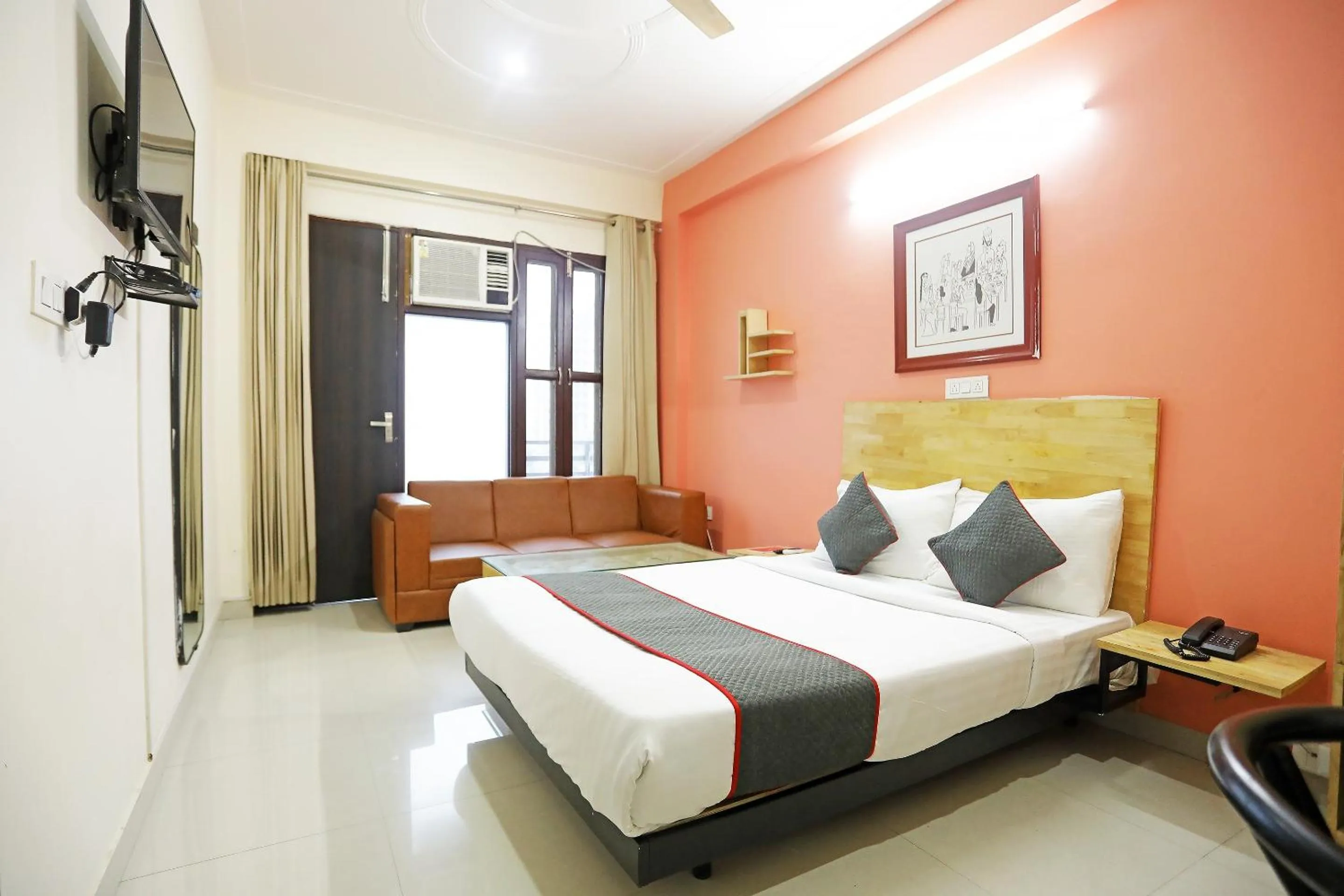 Bedroom, Bed in Super Townhouse Cloud Bay, Near Genpact, Sector-69, Gurgaon