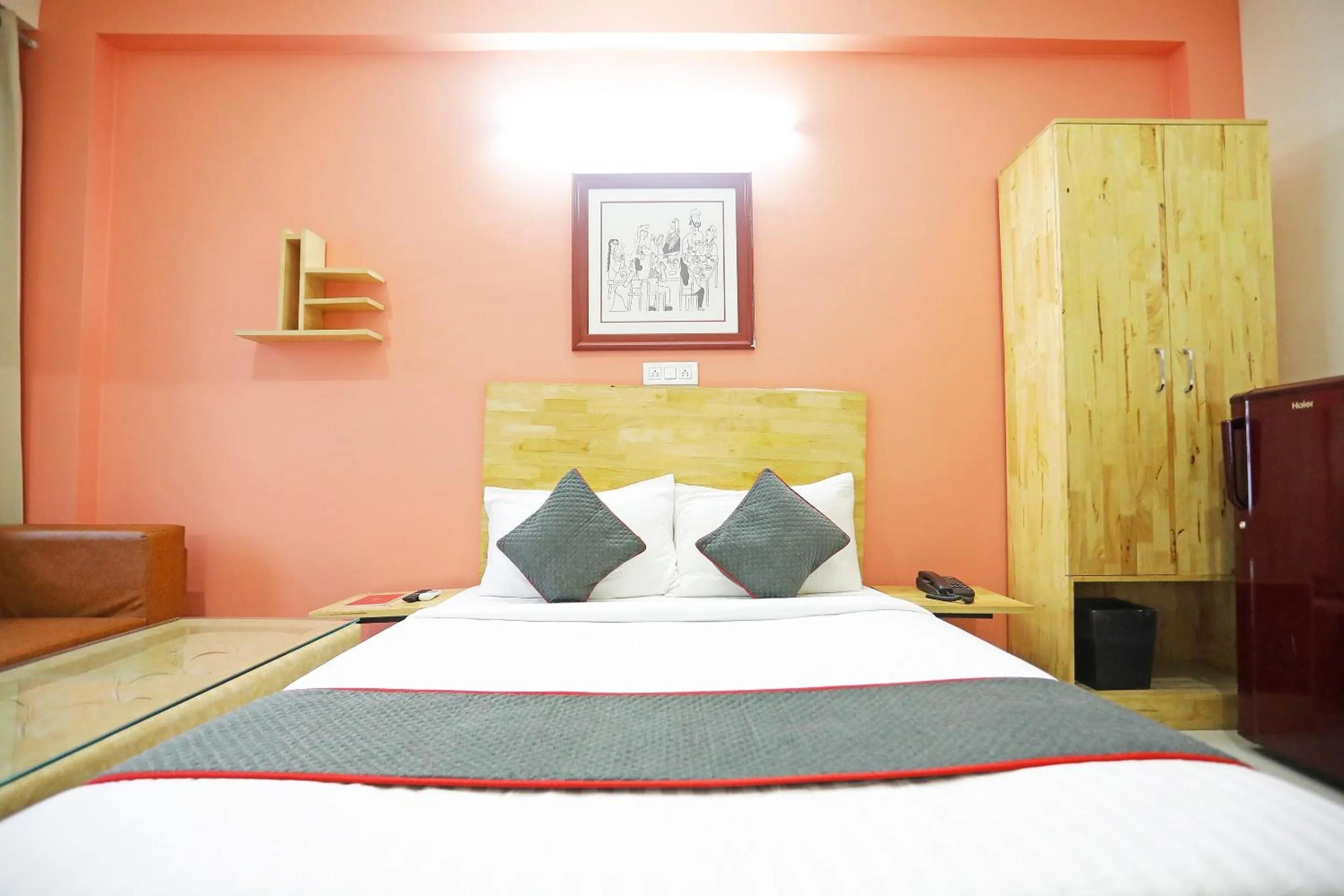 Bedroom, Bed in Super Townhouse Cloud Bay, Near Genpact, Sector-69, Gurgaon