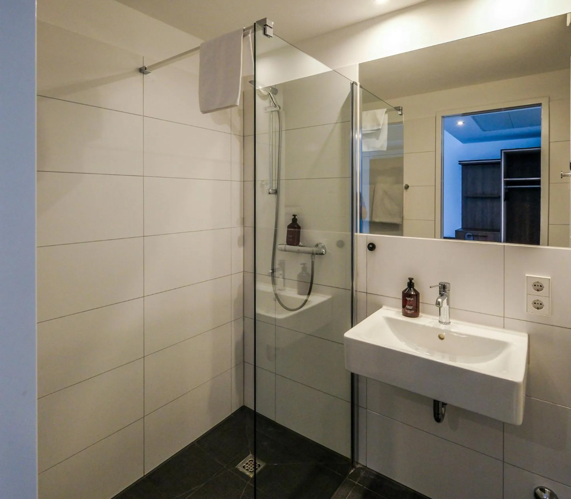 Photo of the whole room in Tools Hotel Laichingen