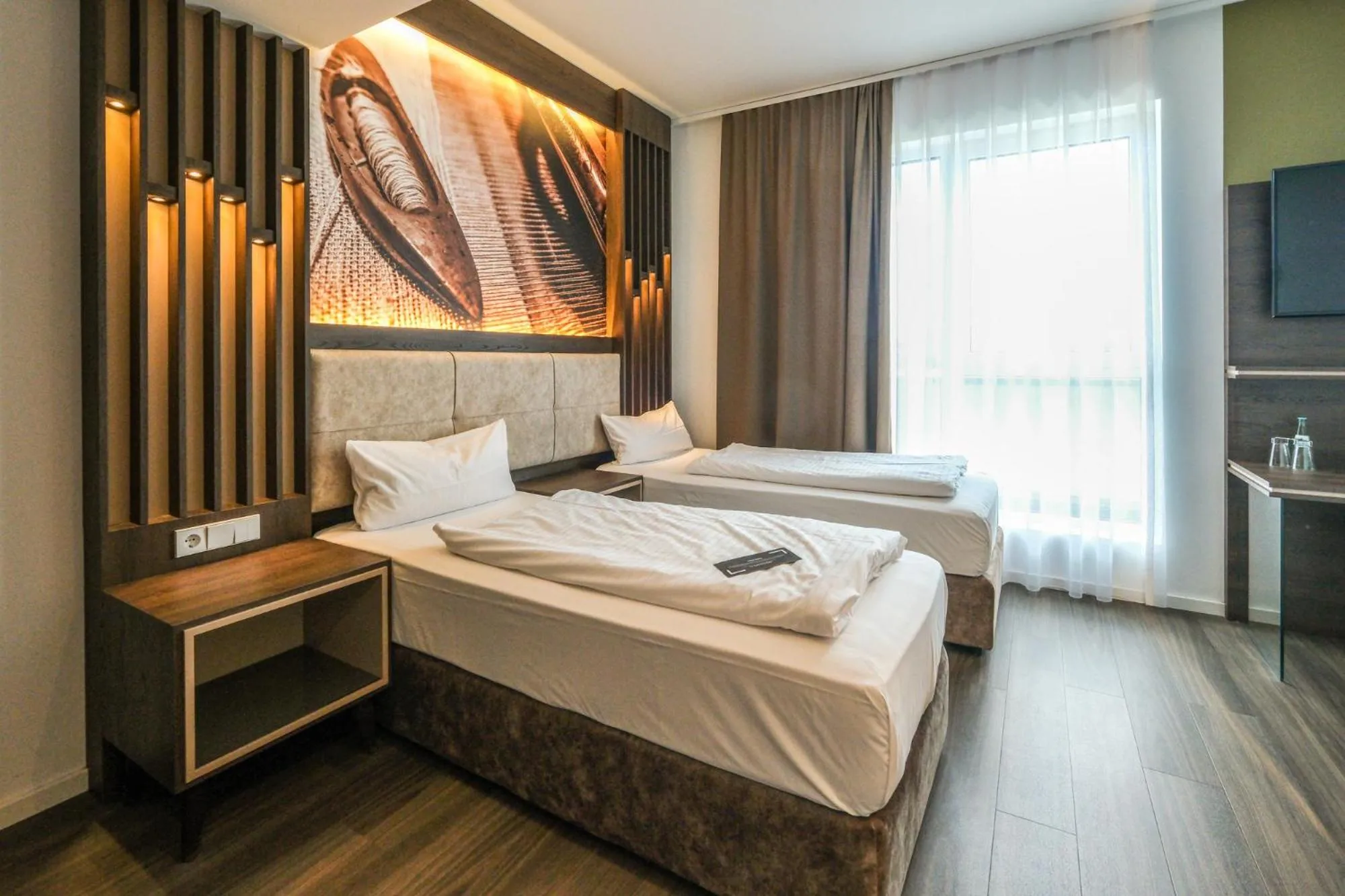 Photo of the whole room, Bed in Tools Hotel Laichingen