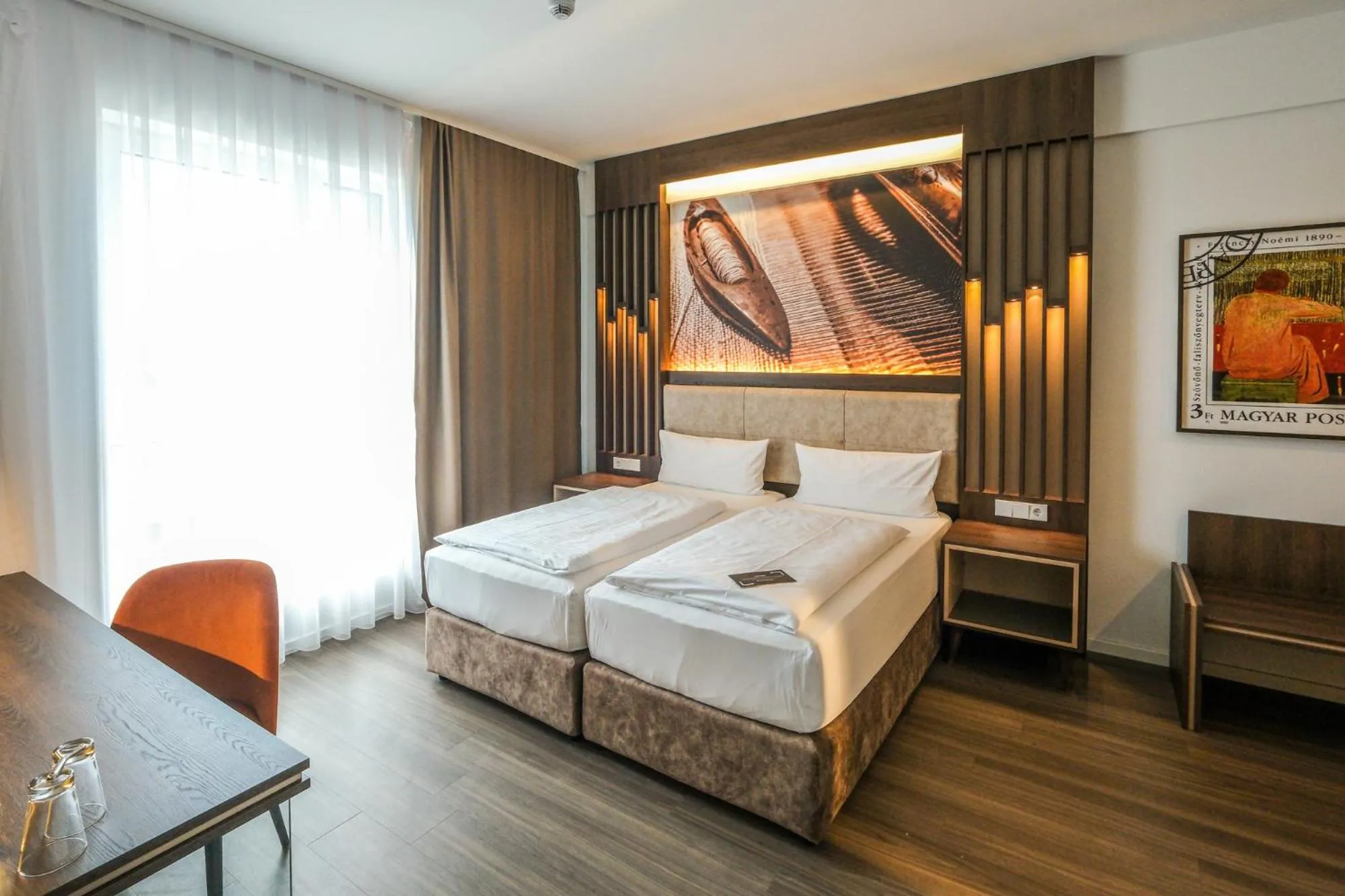 Photo of the whole room, Bed in Tools Hotel Laichingen